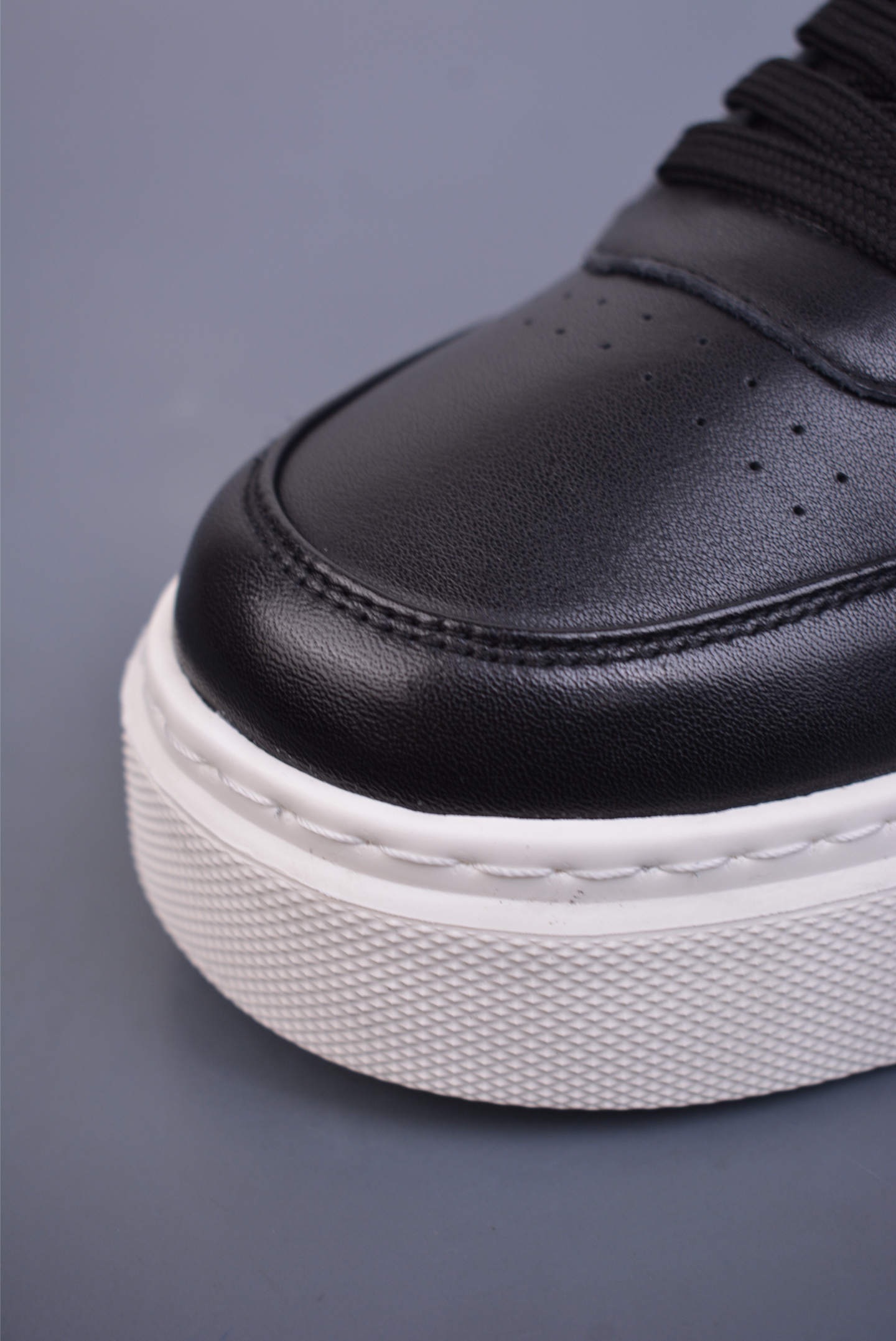 Prada PRAX 01 Triangle Logo Leather Sneakers Triangle Series Sports Shoes Black and White 3D968M