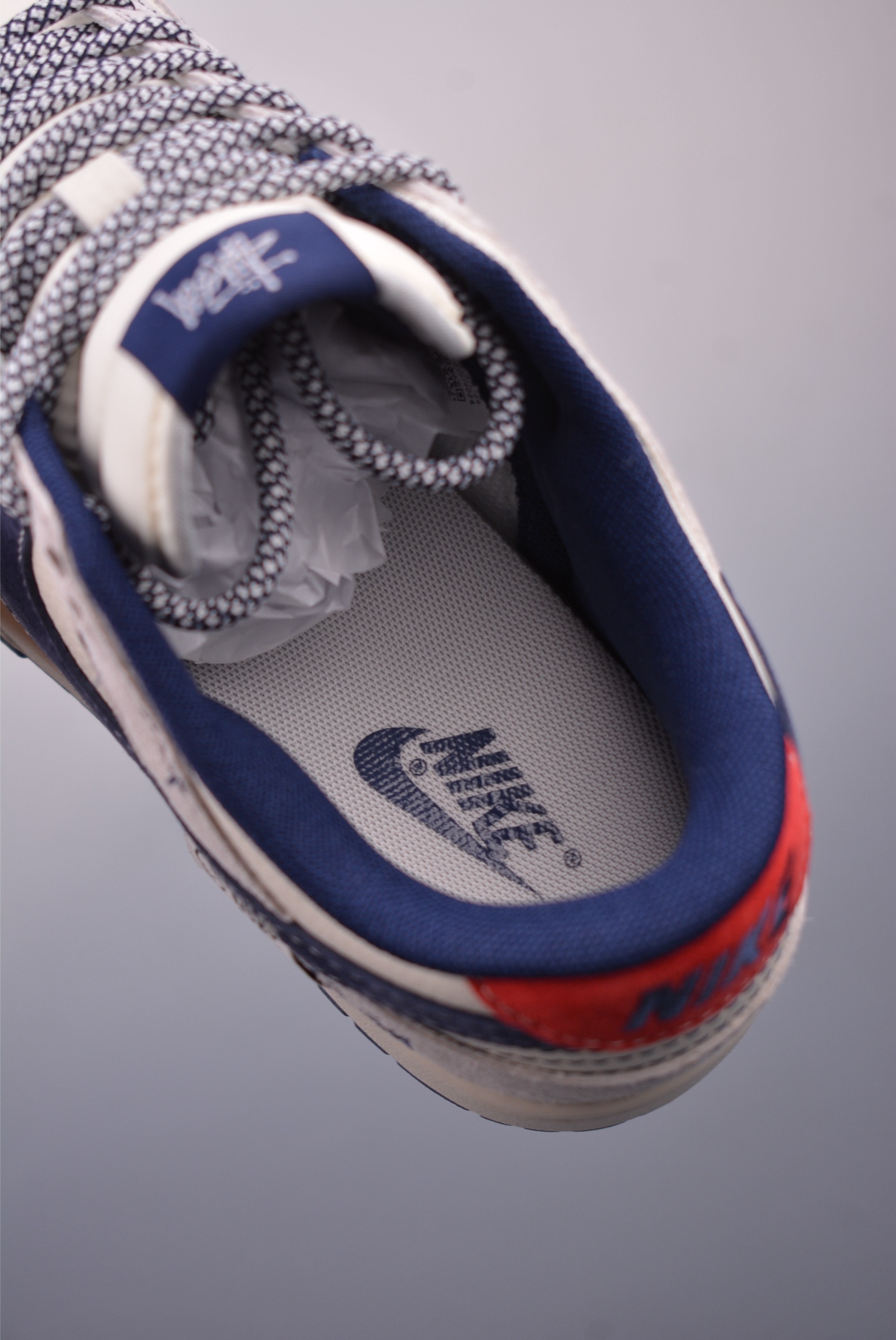 Stussy x Nike SB Dunk Low sneakers Off-white and dark blue YX5066-297