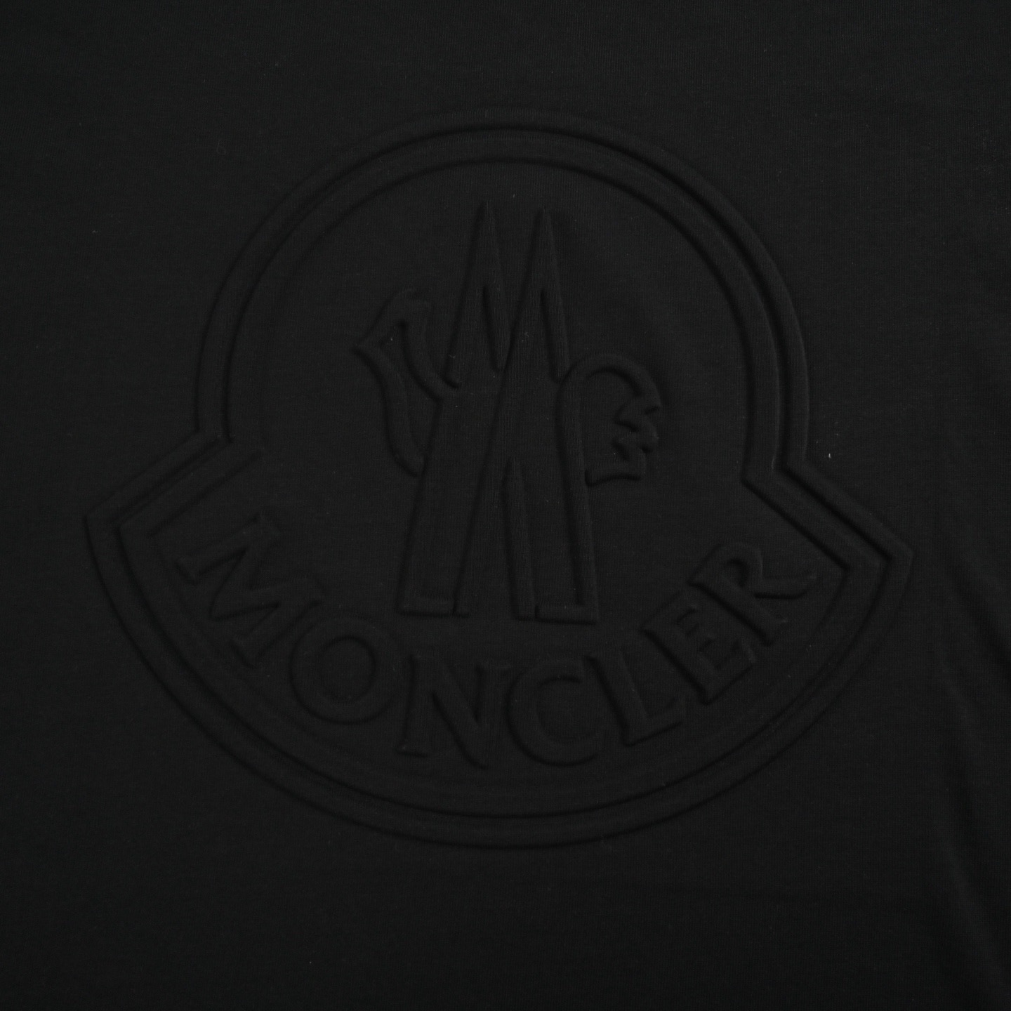 Moncler 25ss embossed logo short-sleeved shirt