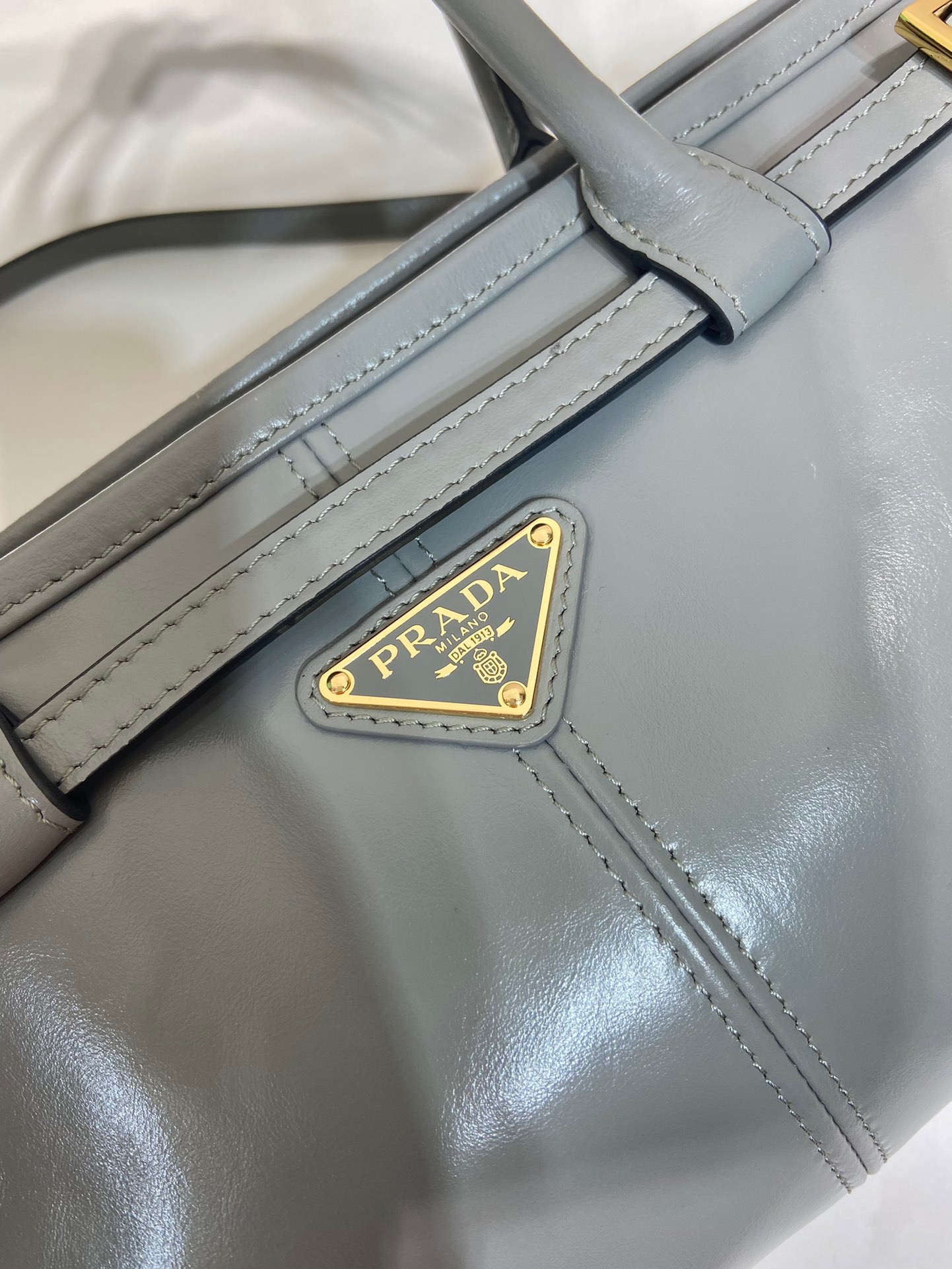Prada lussolf waxed leather handbag 1BA426