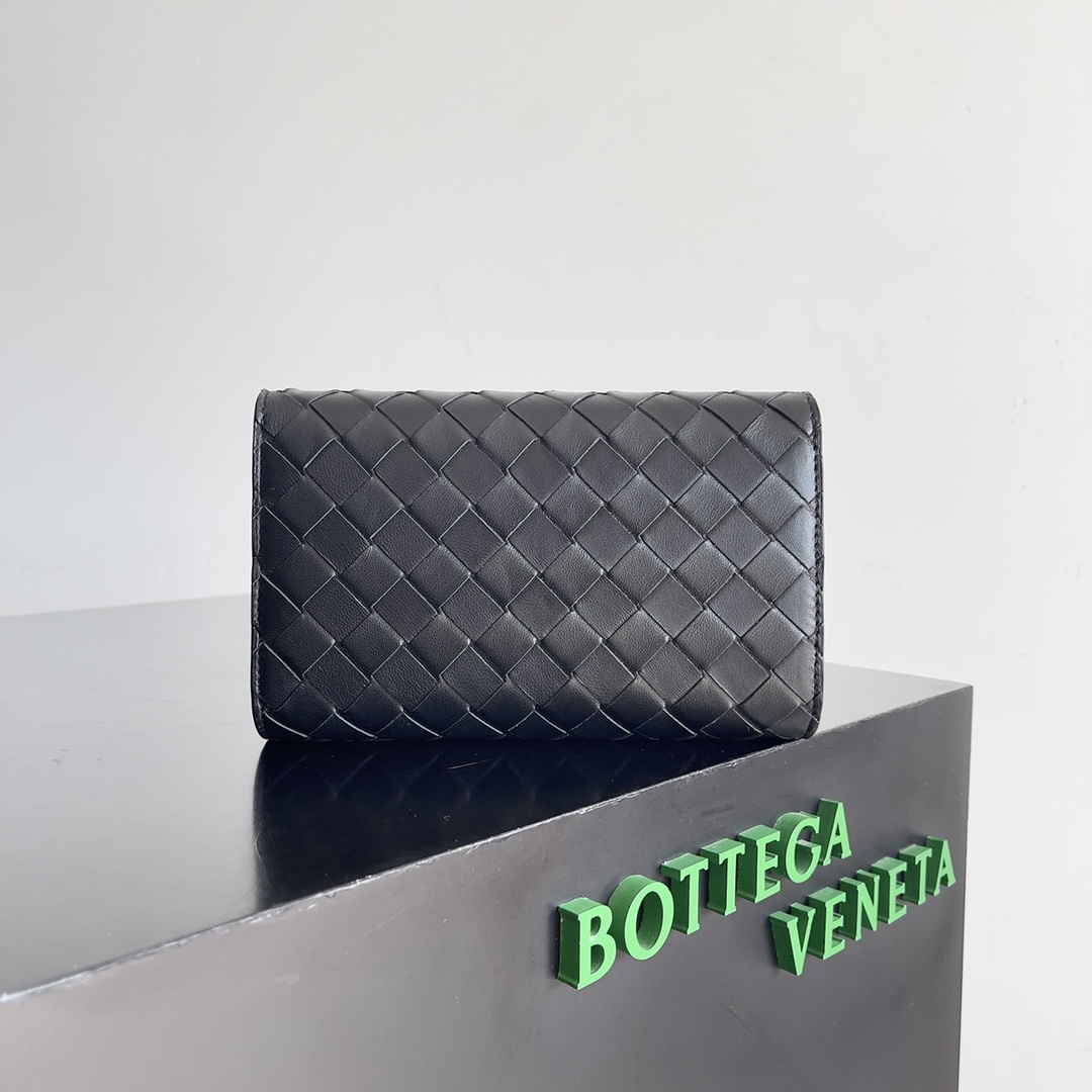 Bottega Veneta Andiamo Clutch Wallet 741504