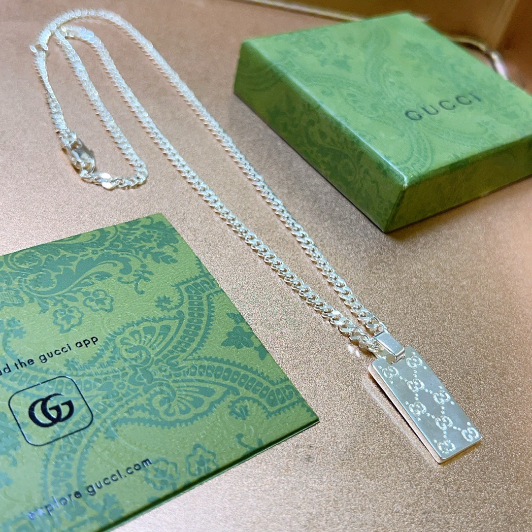 Gucci Anger Forest series GG shallow carved square necklace