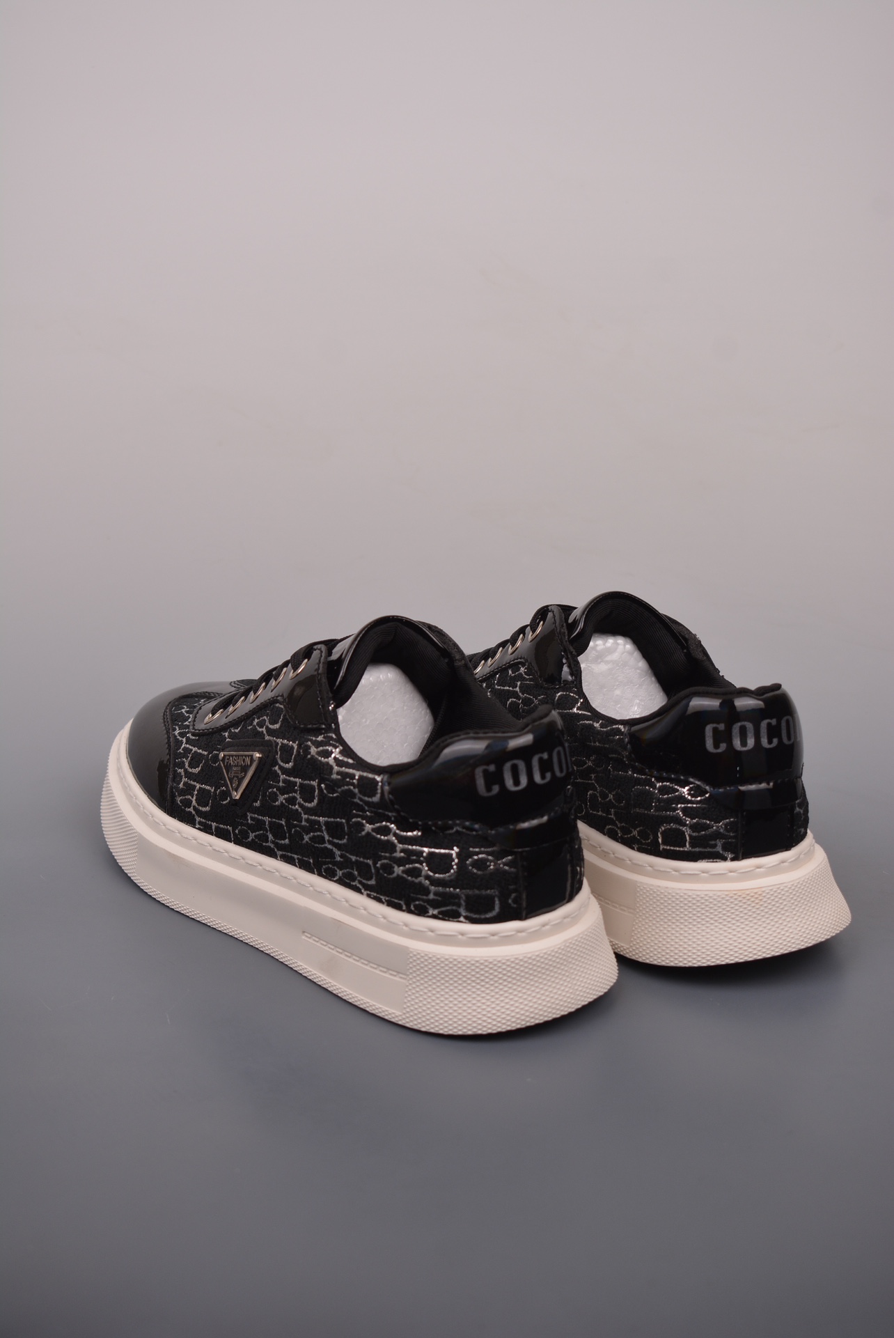 FENDI 23ss low-top sneakers black and silver