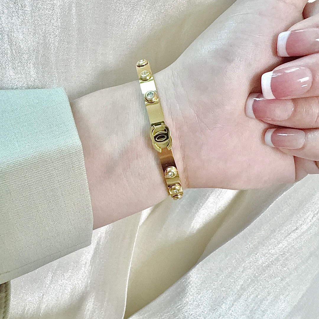 Chanel six sparkling diamond bracelet