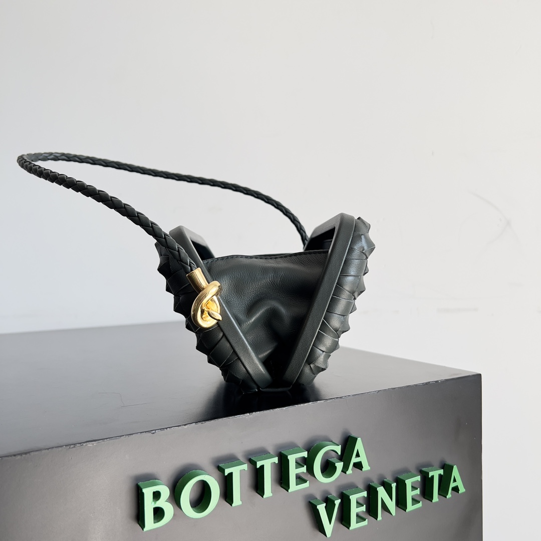 Bottega Veneta Knot woven evening bag 717623