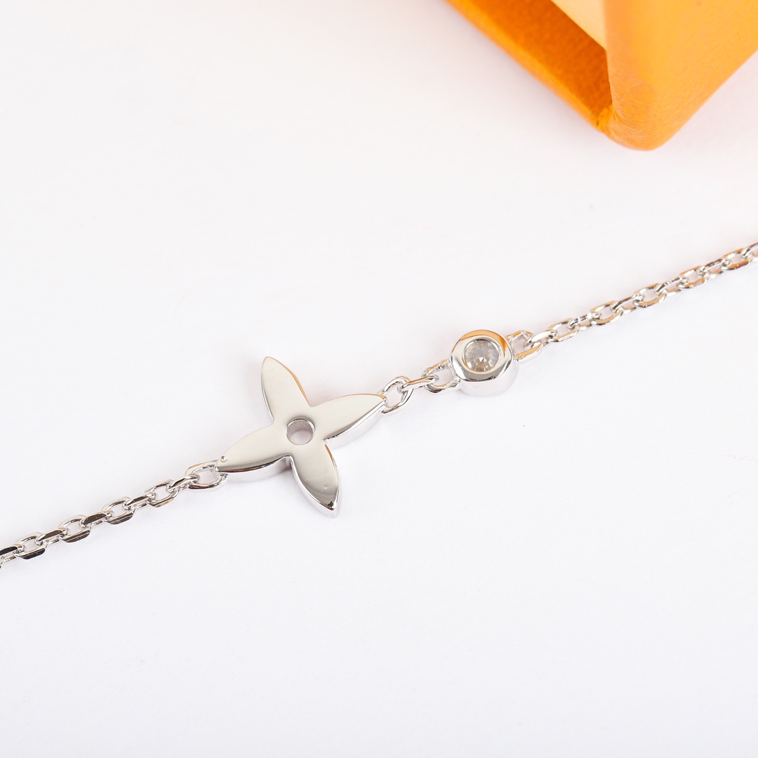 Louis Vuitton Four Leaf Clover Simple Bracelet