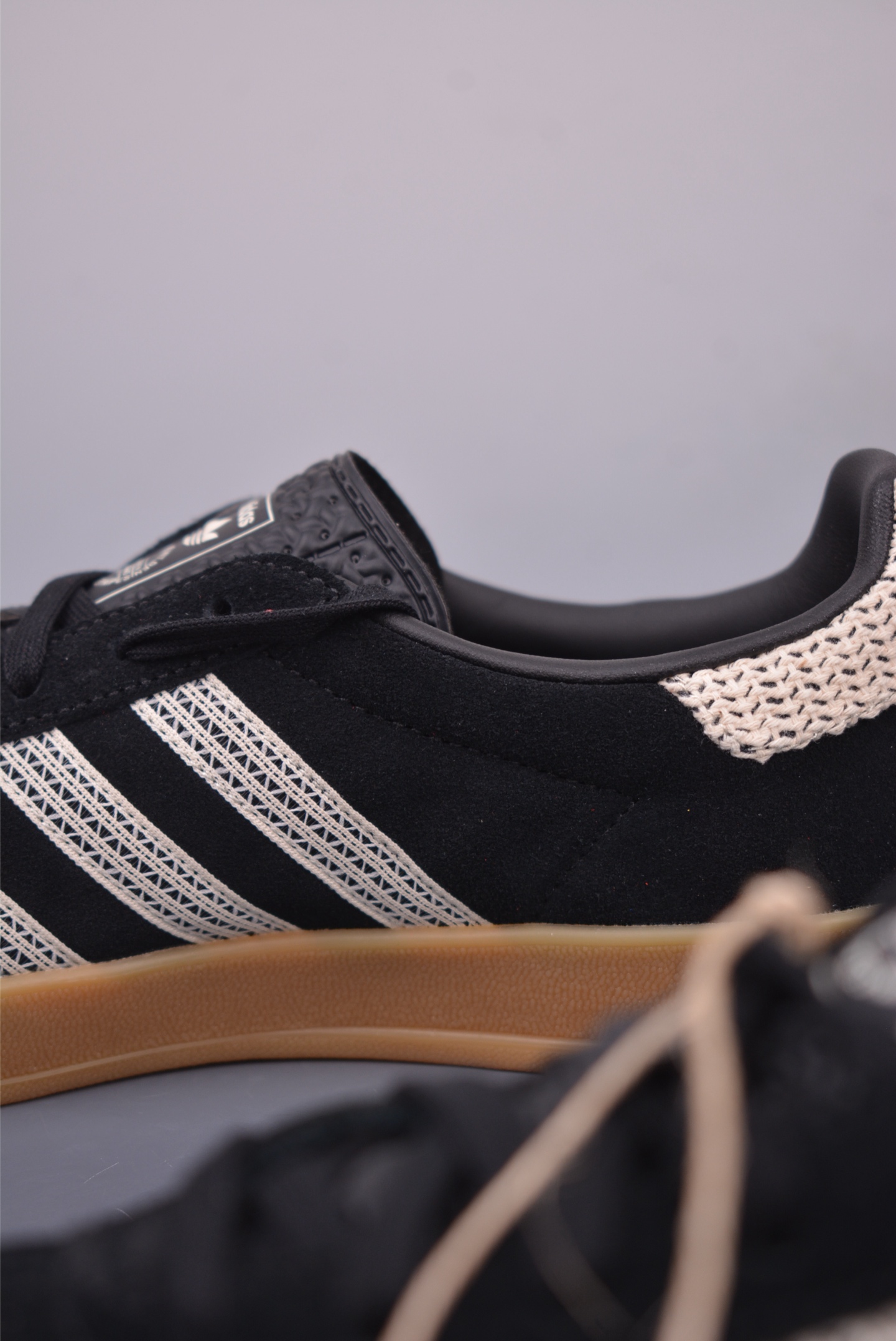 Adidas Gazelle Indoor Trainers Sneakers Black, Beige and White Weave JI2755