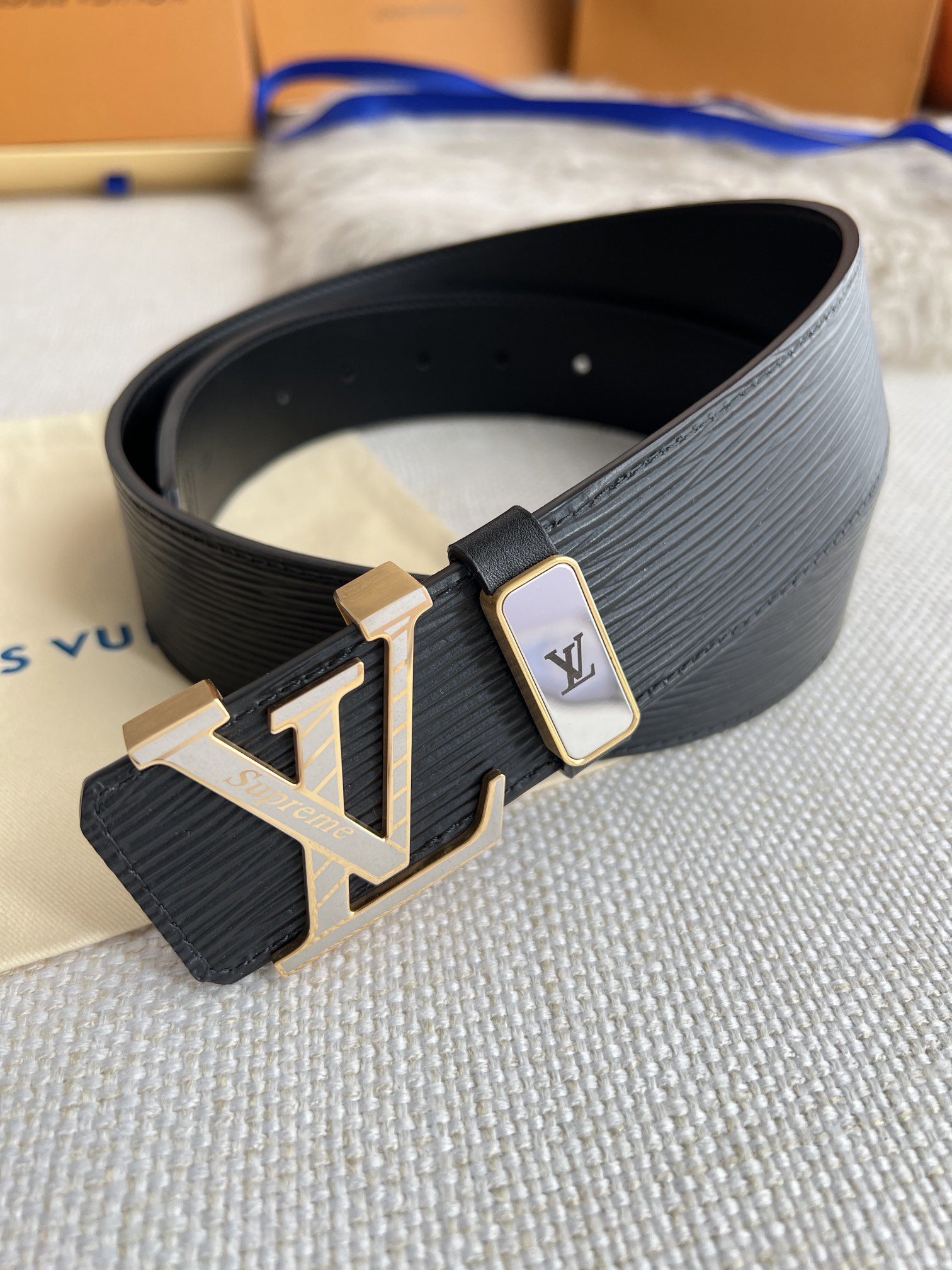 Louis Vuitton ripple leather belt, 3.8cm wide