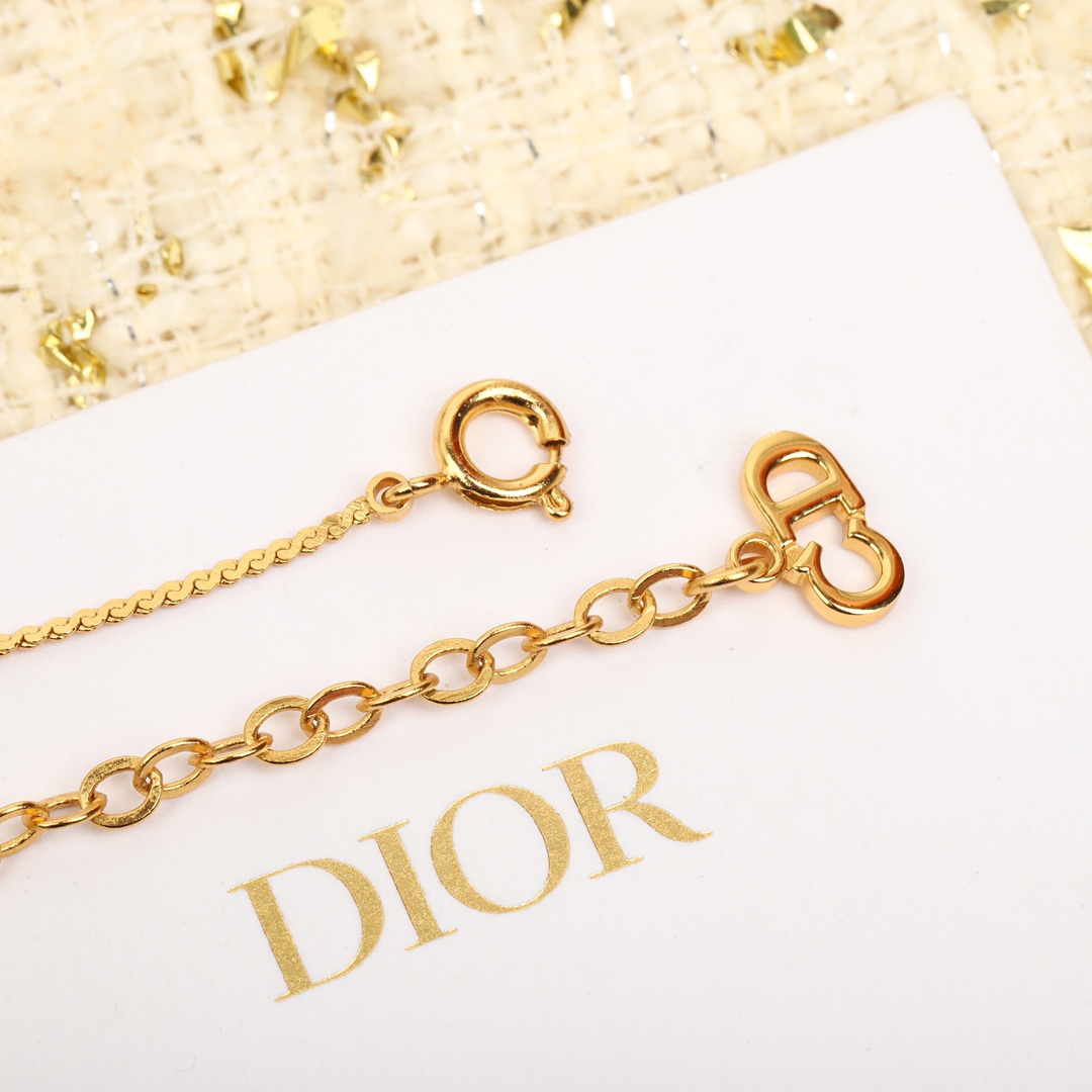 Dior vintage series heart necklace
