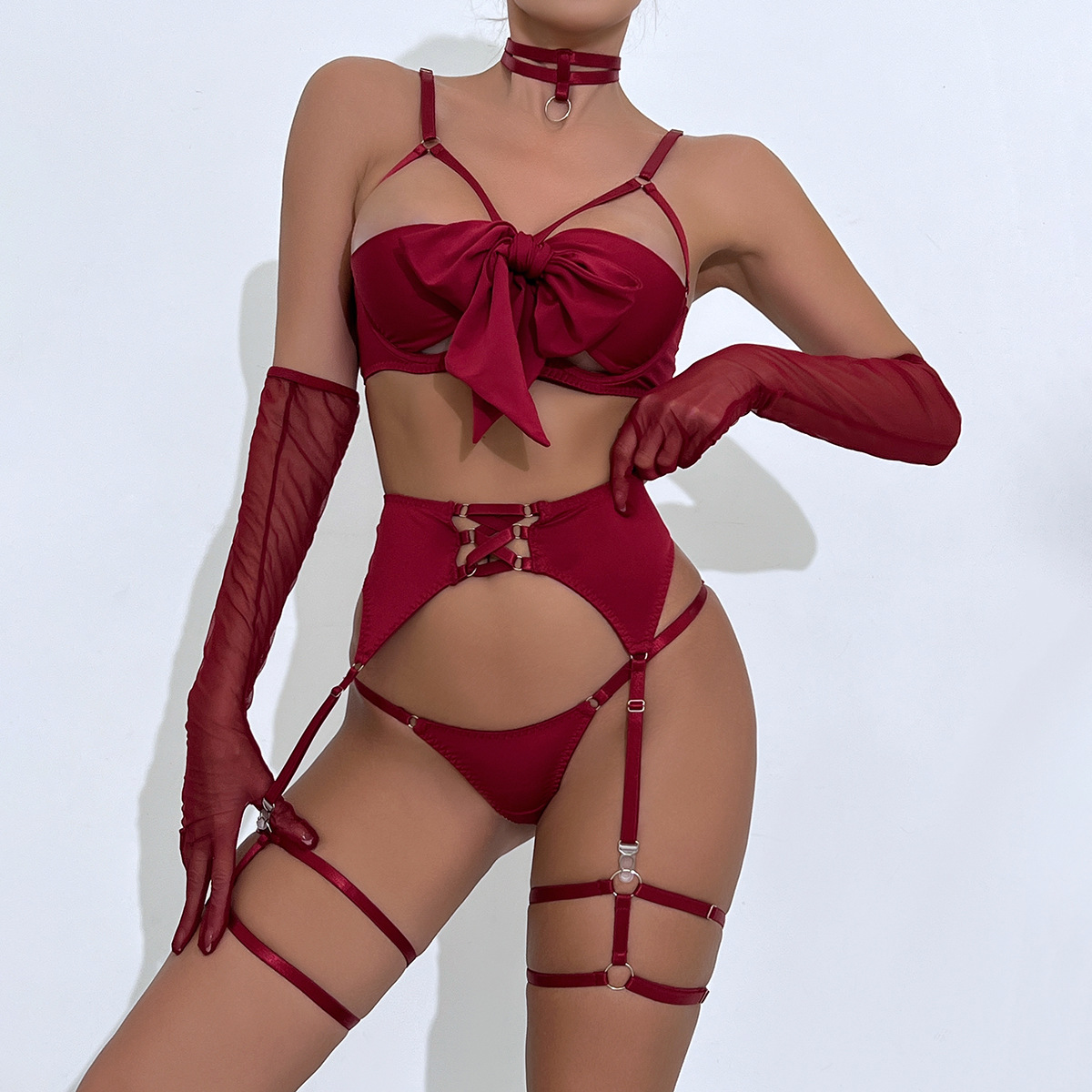Sexy and alluring lingerie sets featuring cutout designs and a push-up effect, four-piece women's sets are now available.