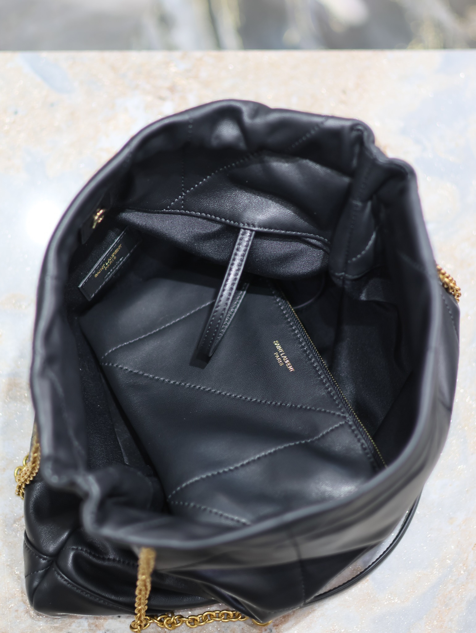 Yves Saint Laurent POCHON Handbag 781666