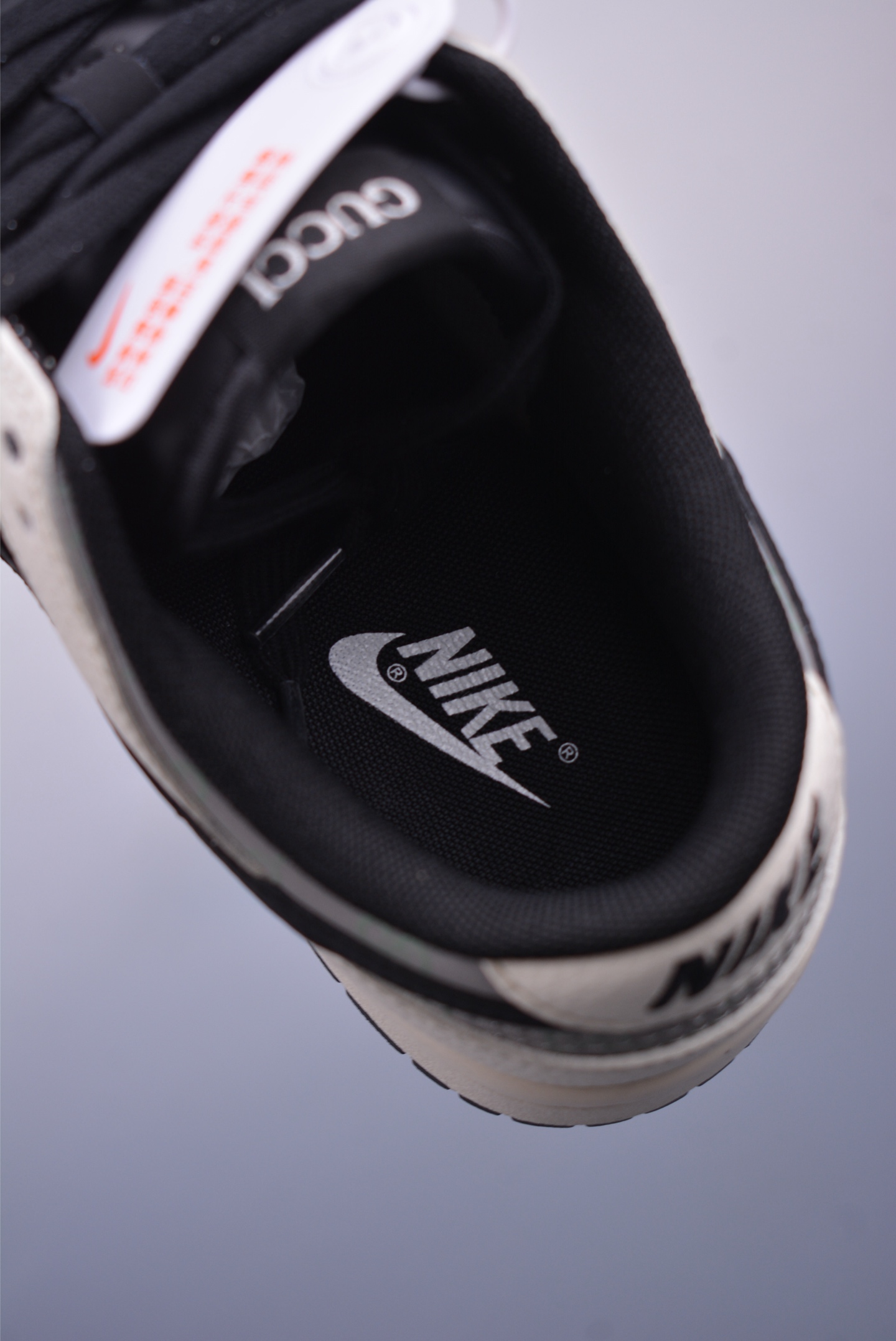 Gucci x Nike SB Dunk Low Low-top Sneakers Off-White and Black XD1588-204