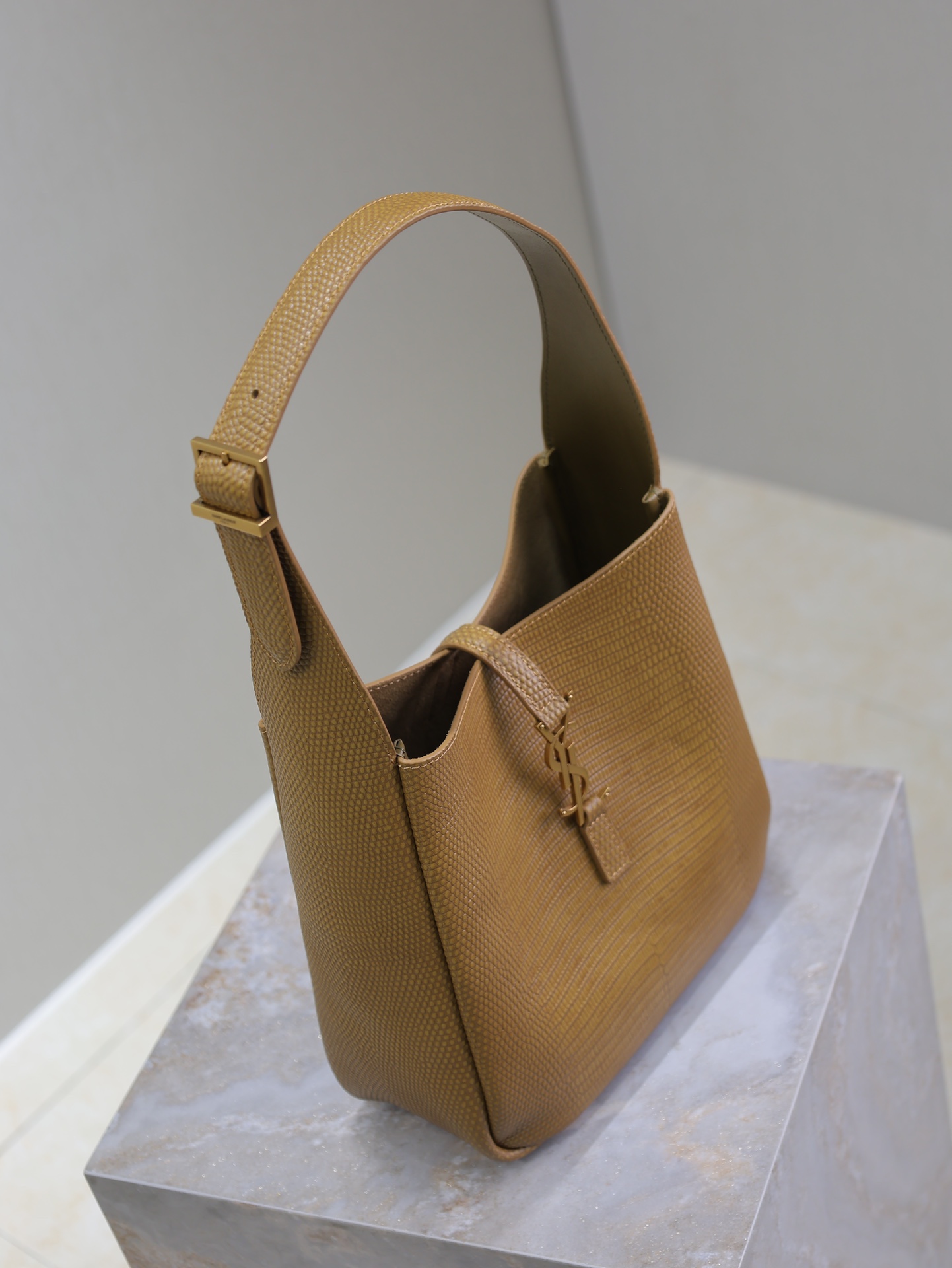 Yves Saint Laurent LE 5A7 Underarm Bag 713938