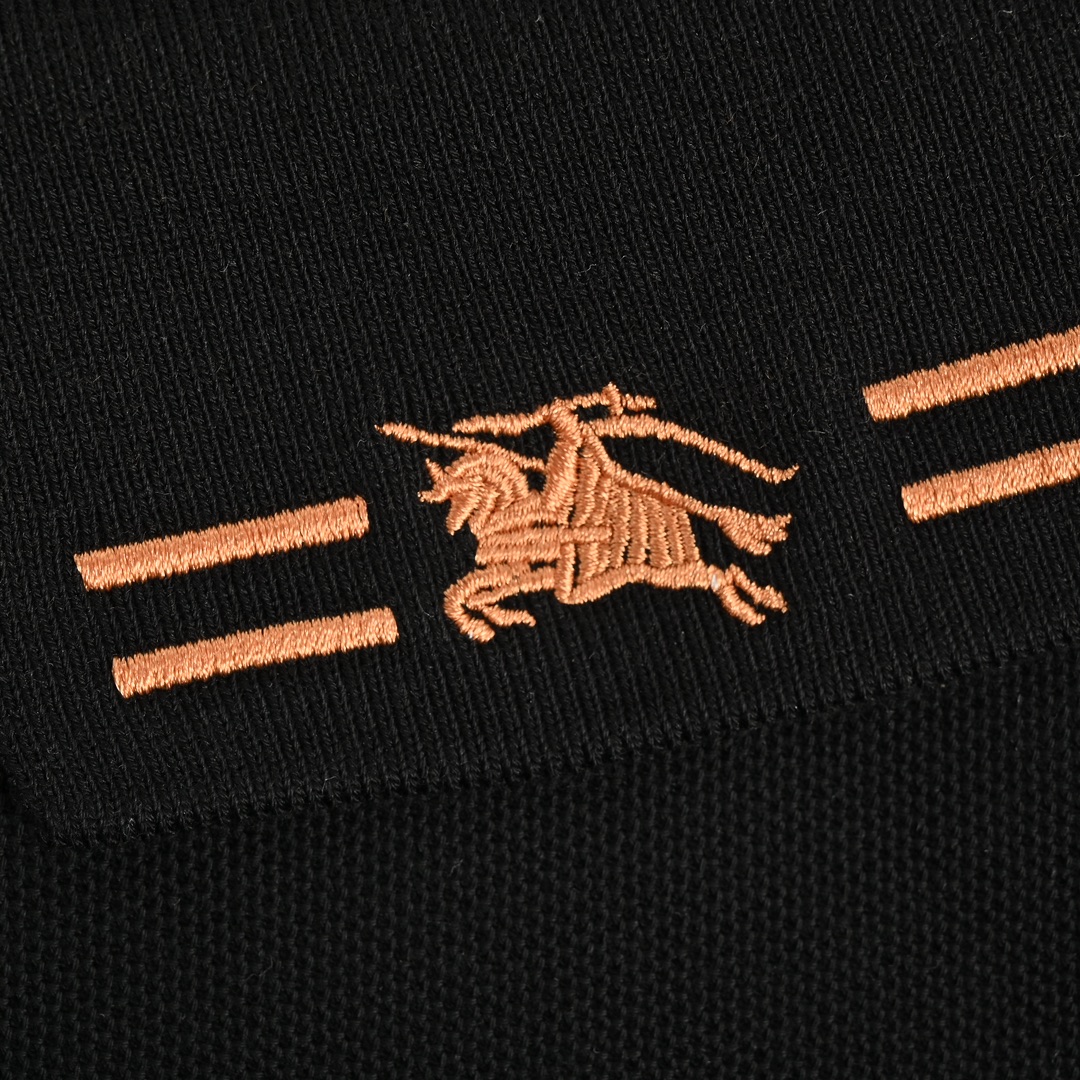 Burberry Polo short sleeves with warhorse embroidery on the collar
