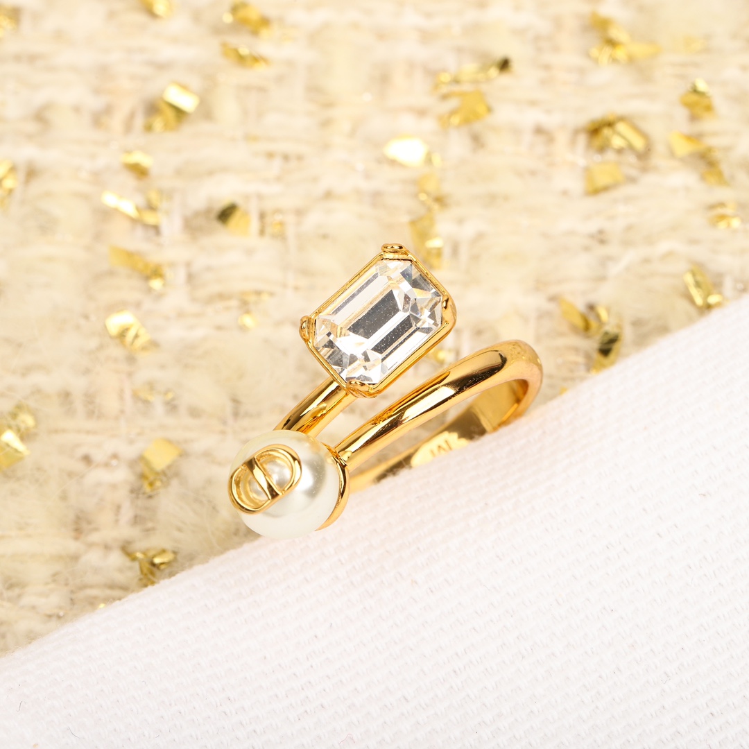 Dior Rock Sugar Square Diamond Pearl Ring