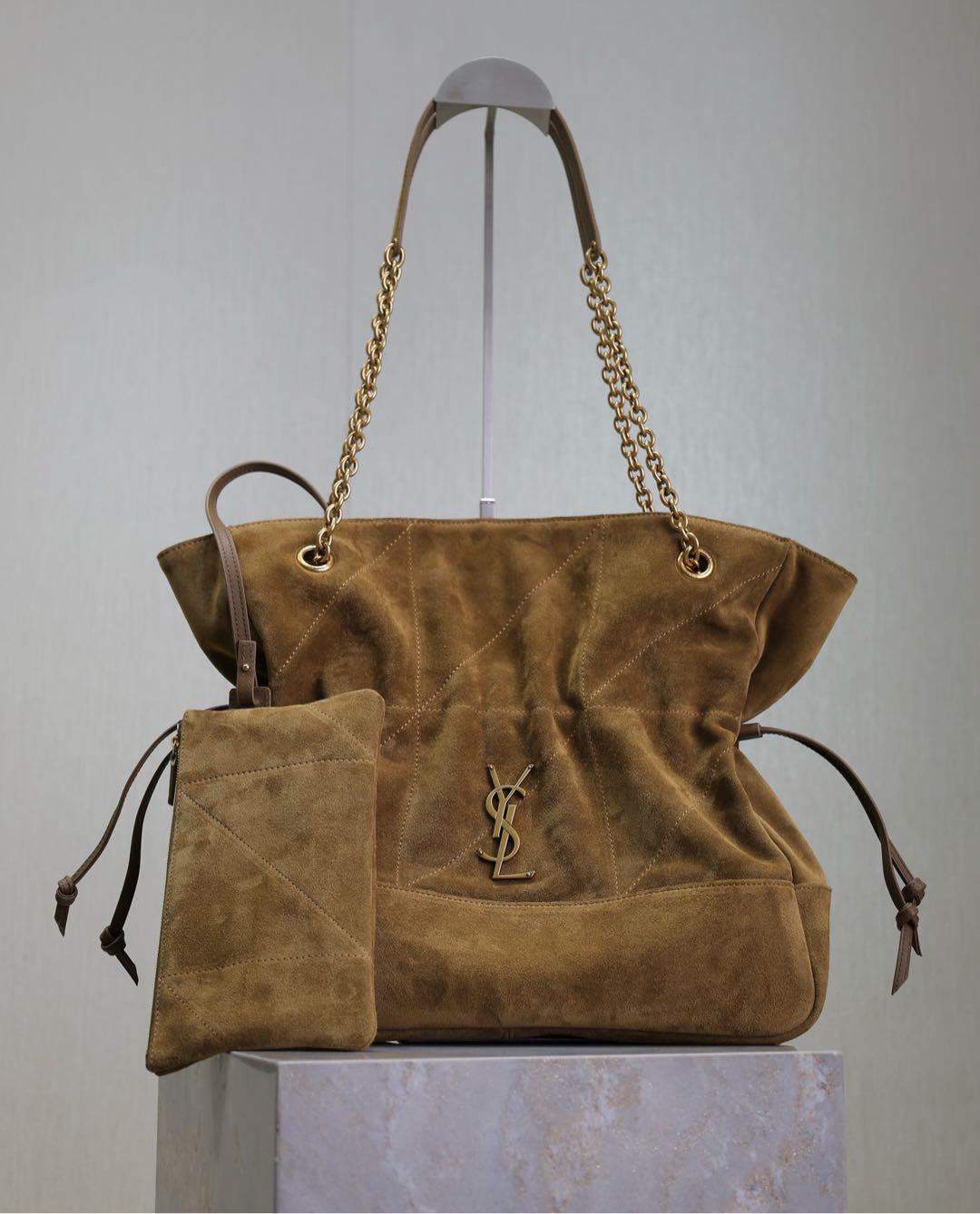Yves Saint Laurent Jamie 4.3 Large CHON Bucket Bag 809824