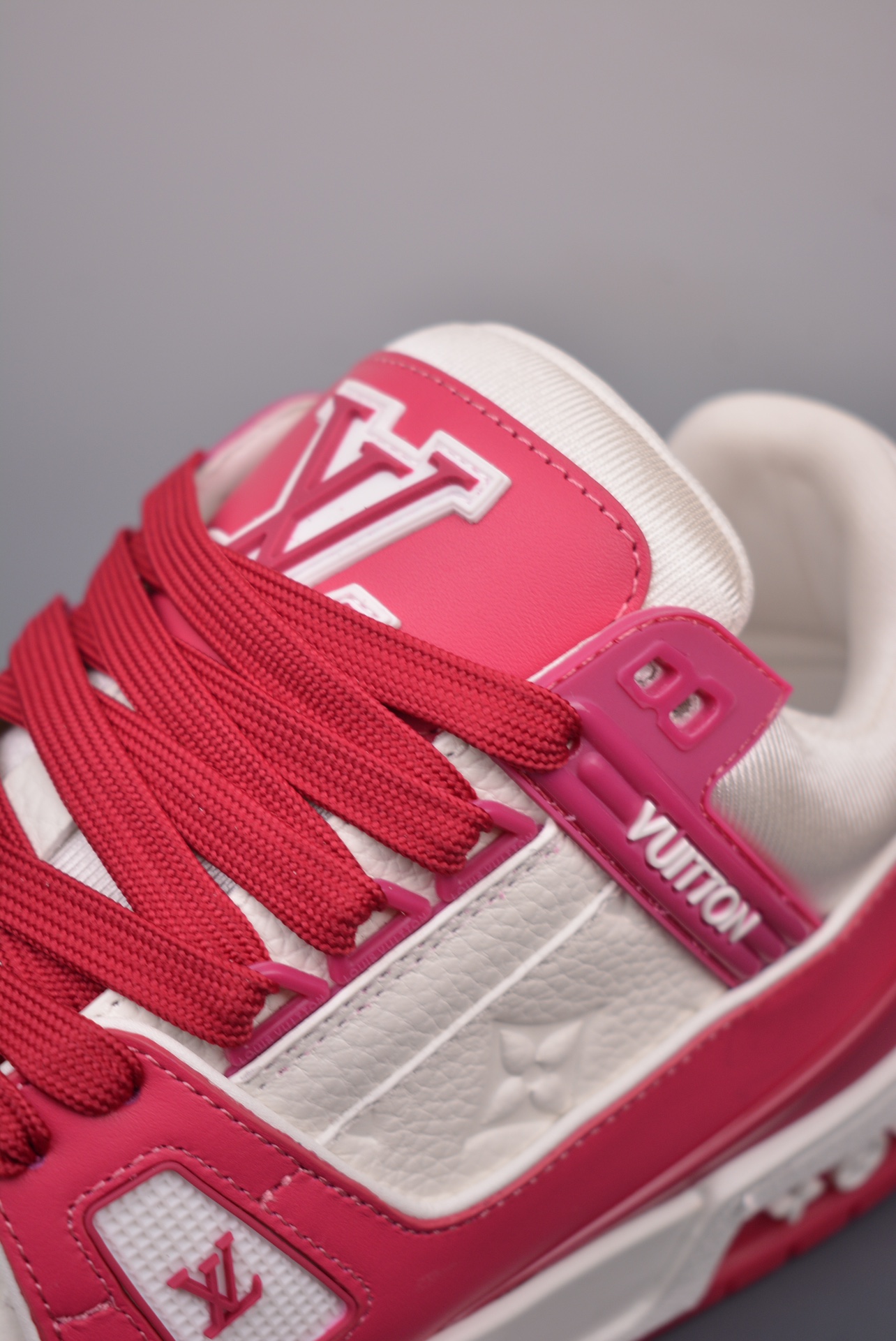 Louis Vuitton Trainer Sneaker Low Rose Red and White Embossed 1AA6WJ