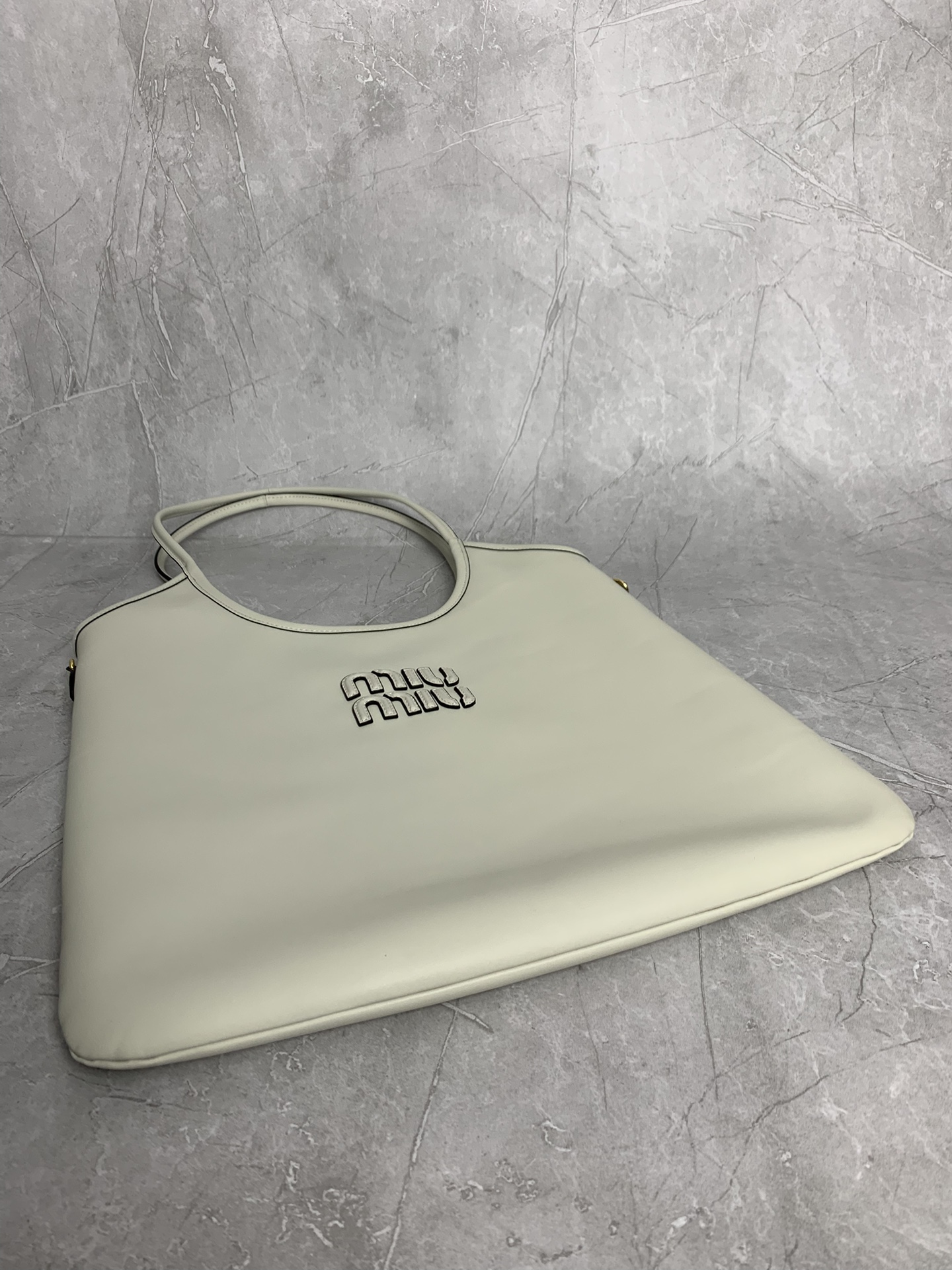 Miu Miu hobo tote 5BG231