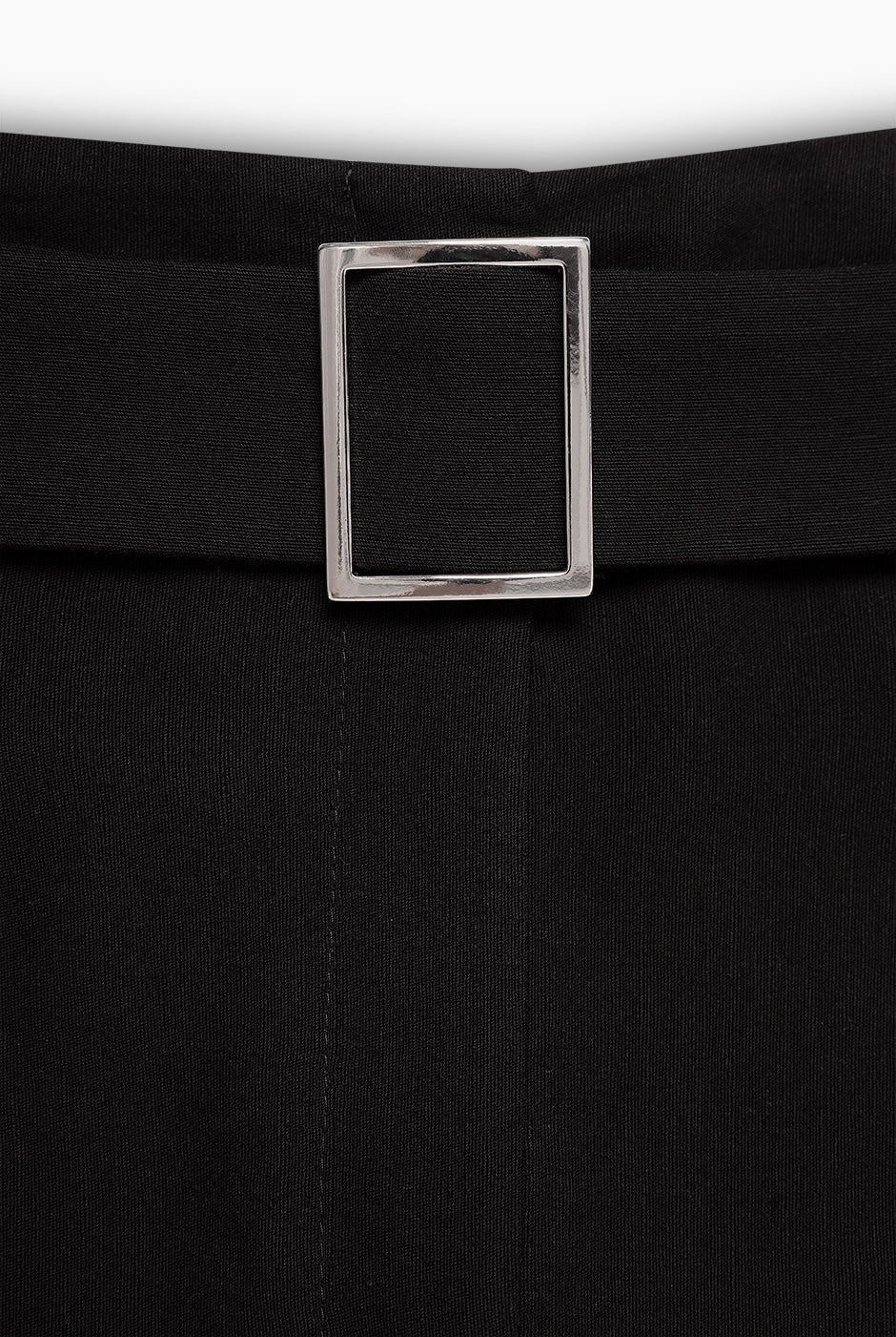 Pantalon negro cargo con cinturon