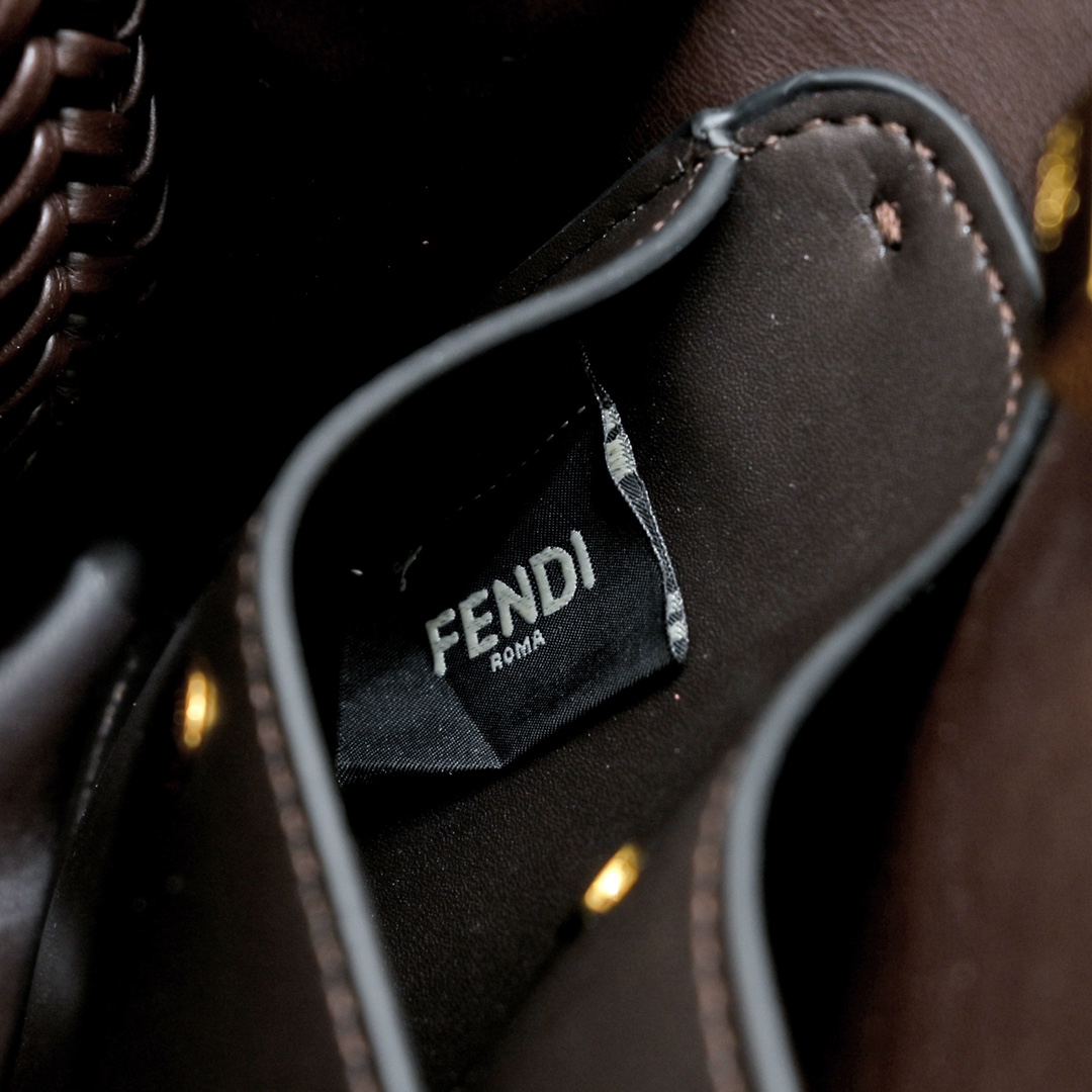 FENDI BAGUETTE Medium Handbag 3318