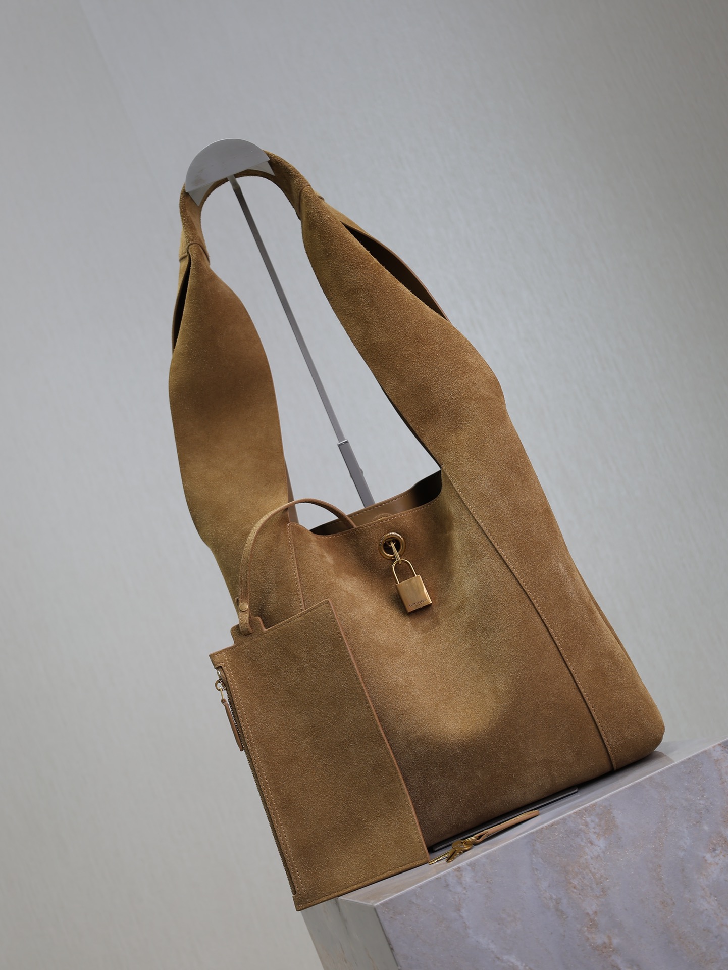 Yves Saint Laurent Hobo Shoulder Bag 773686