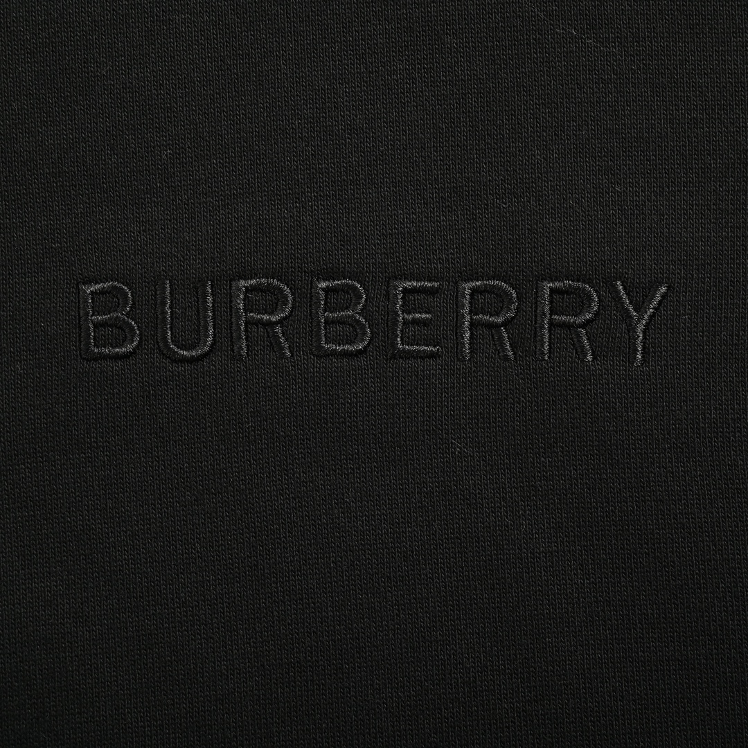 Burberry 24Fw hooded sweatshirt with horse patch on the back