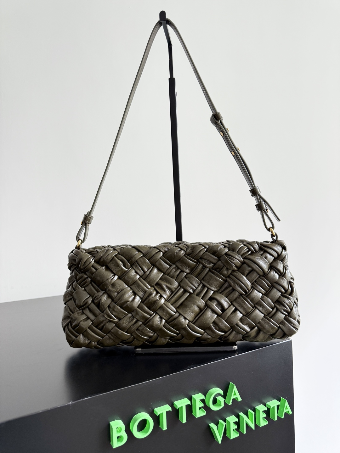 Bottega Veneta Kalimero cha cha woven handbag 785780