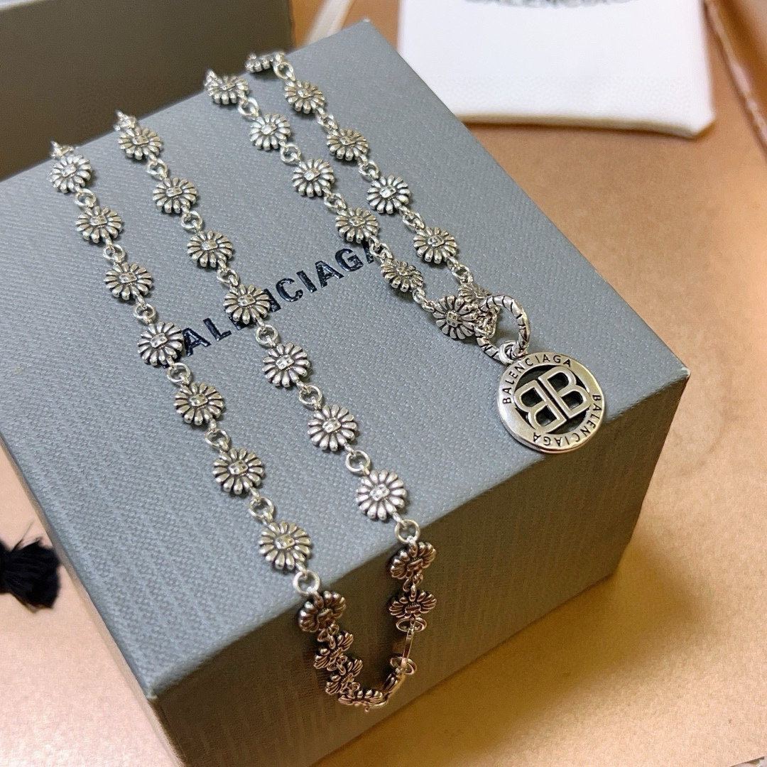 Balenciaga BB Chrysanthemum Vintage Necklace