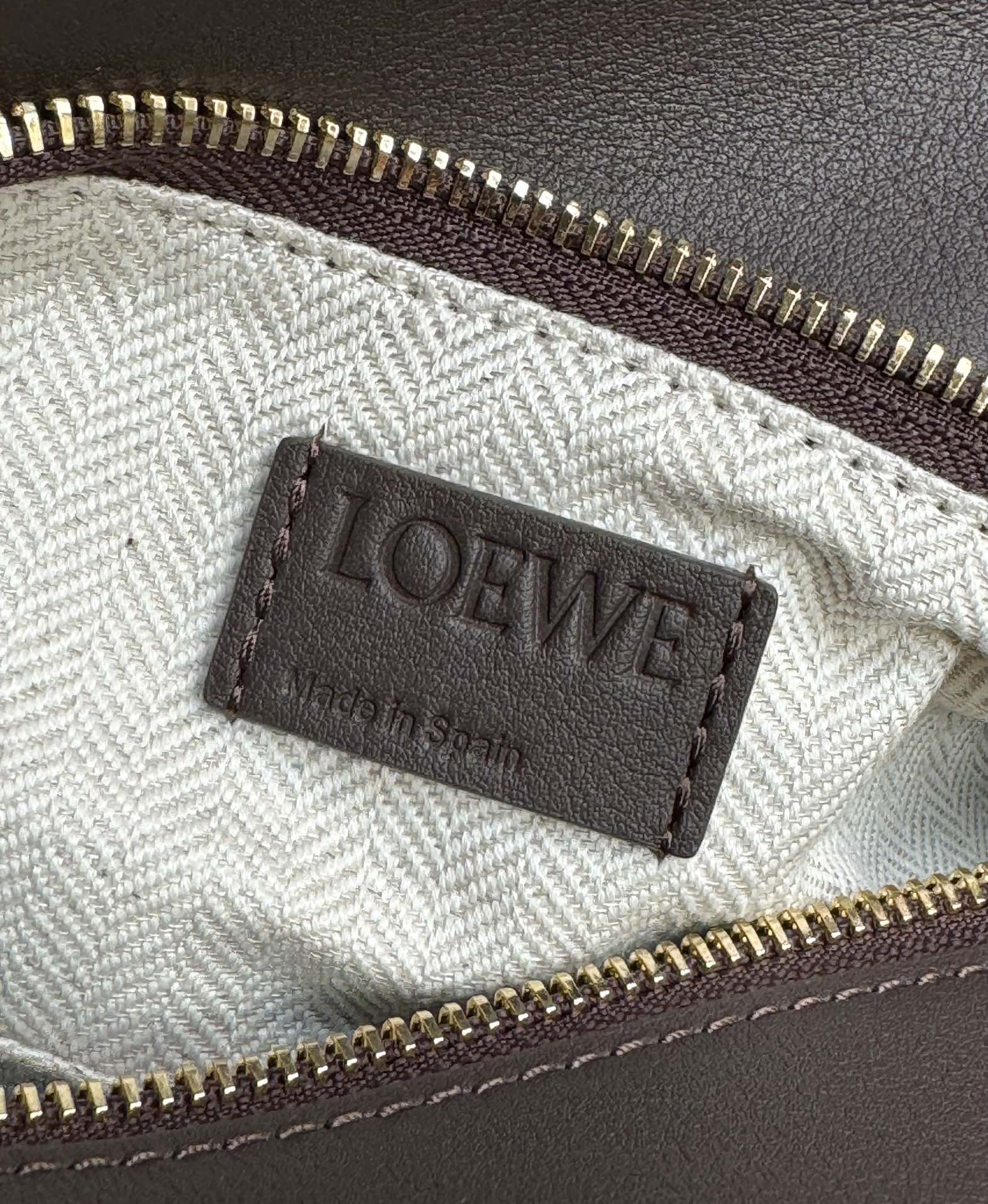 Loewe suede colorblocked zzle bag 0681