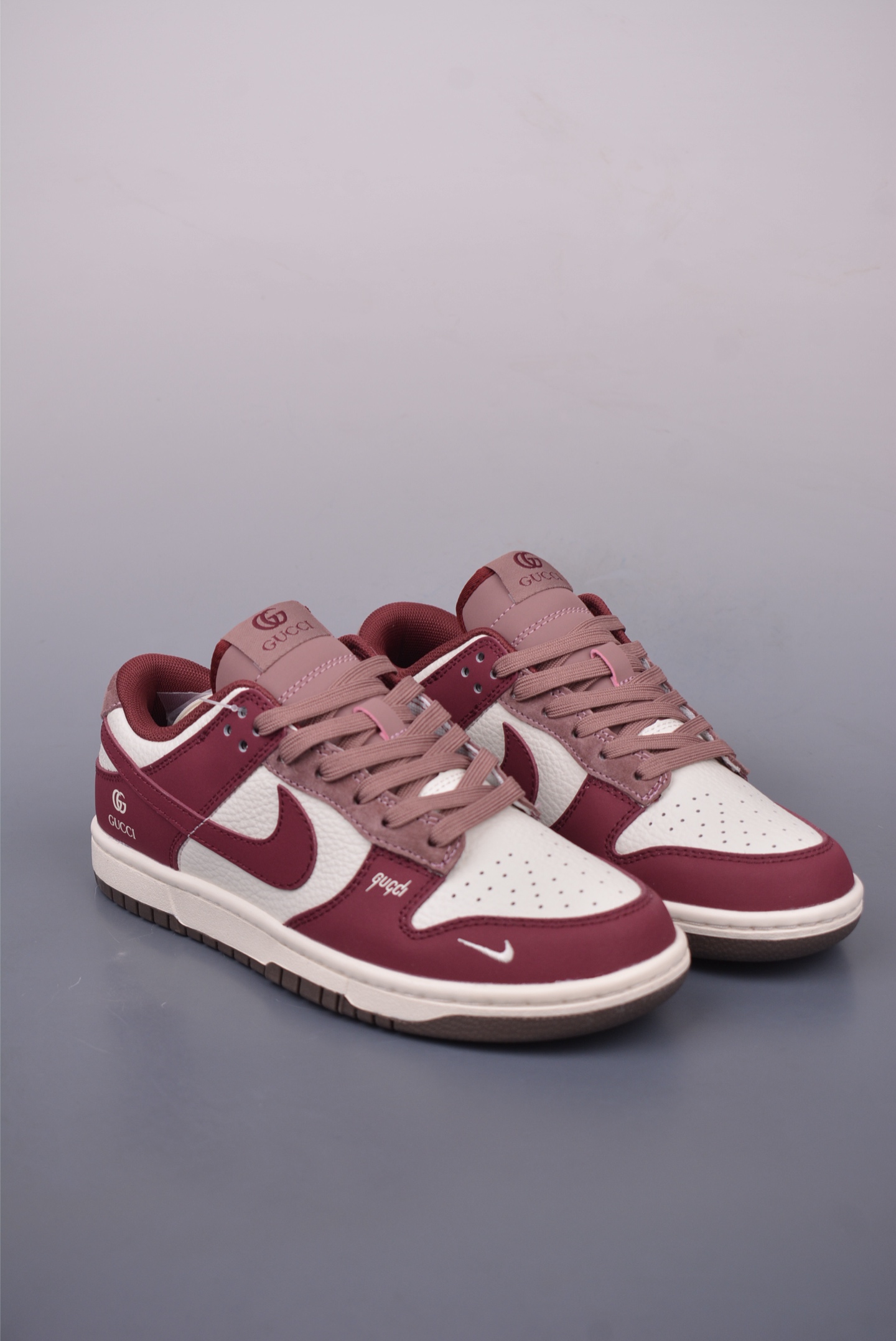 Gucci x Nike SB Dunk Low sneakers Wine Red and White XD1588-208