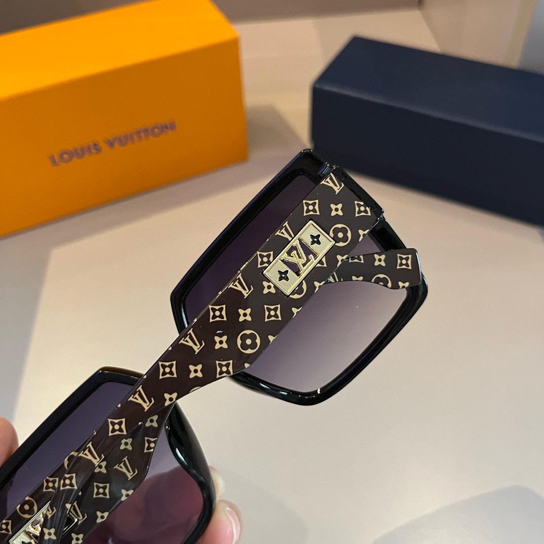 Louis Vuitton square-frame sunglasses
