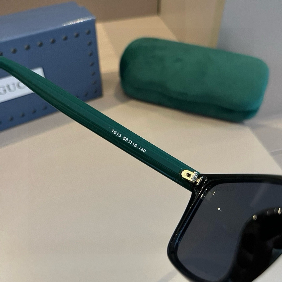 Gucci Round Frame Sunglasses
