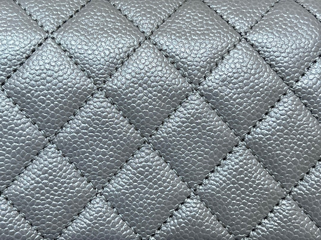 Chanel 22A Le mini boy bag 67364
