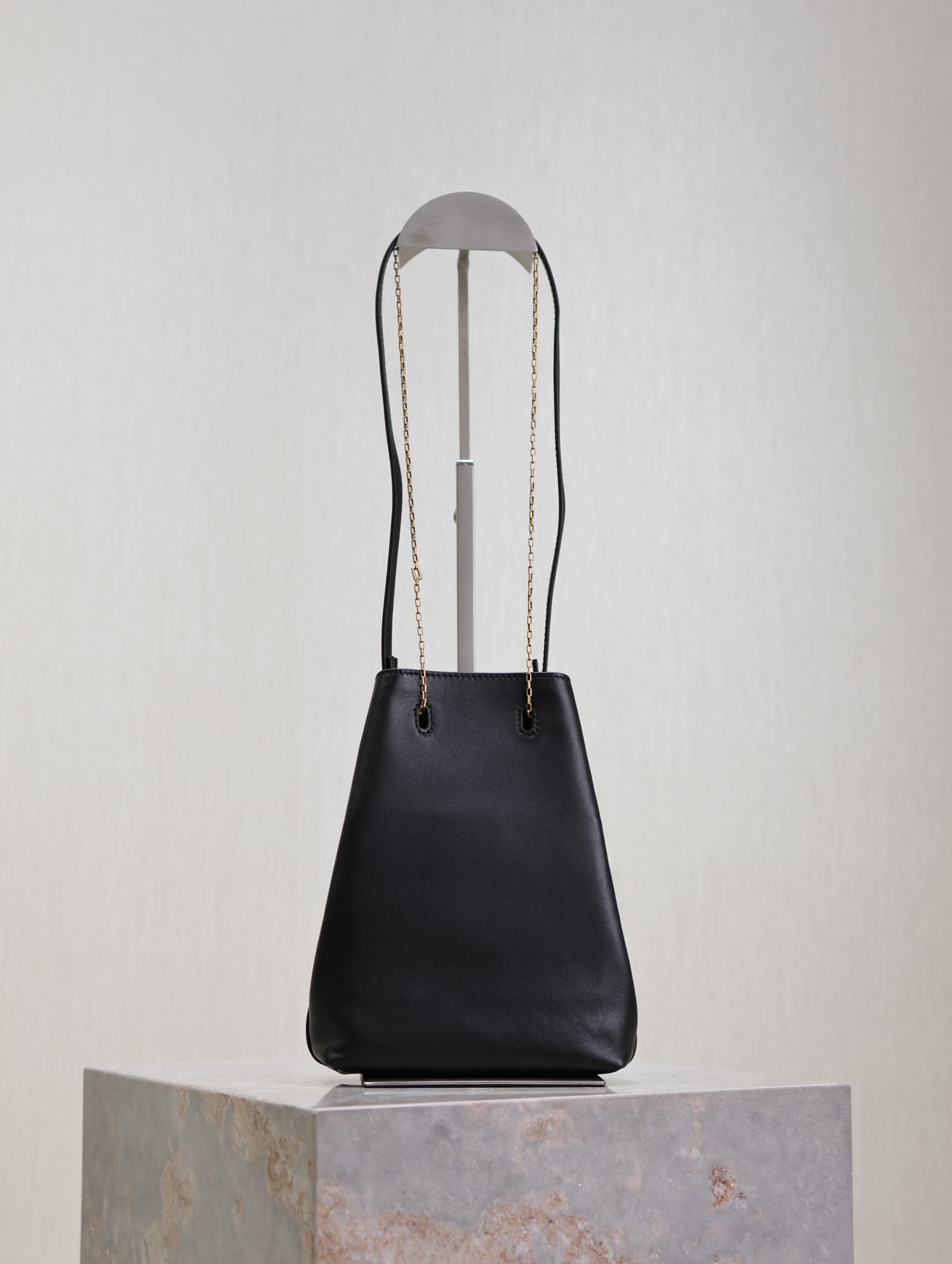 Yves Saint Laurent POCHON bucket bag 801070