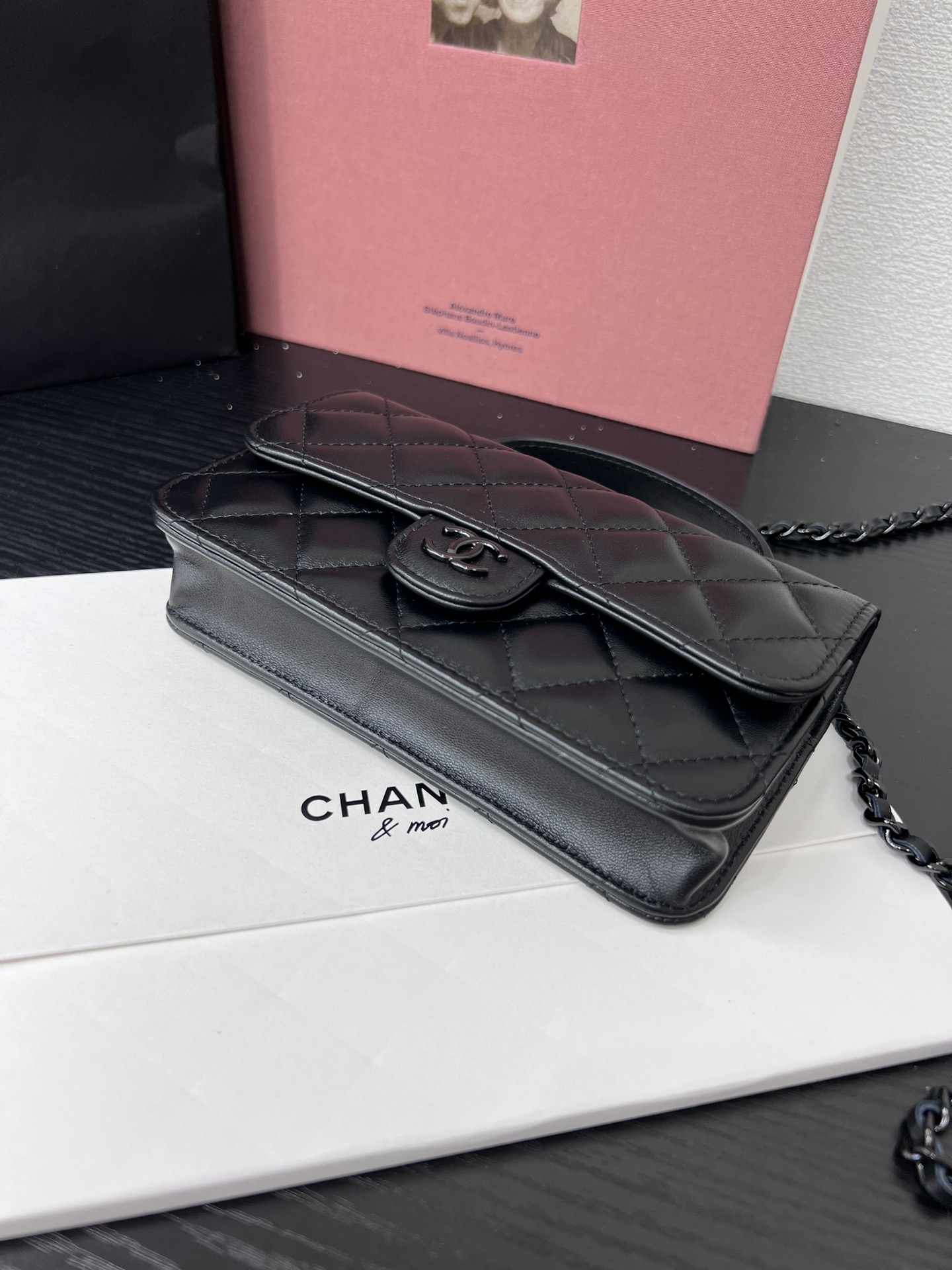 Chanel 24A Tote Box Bag AP3226