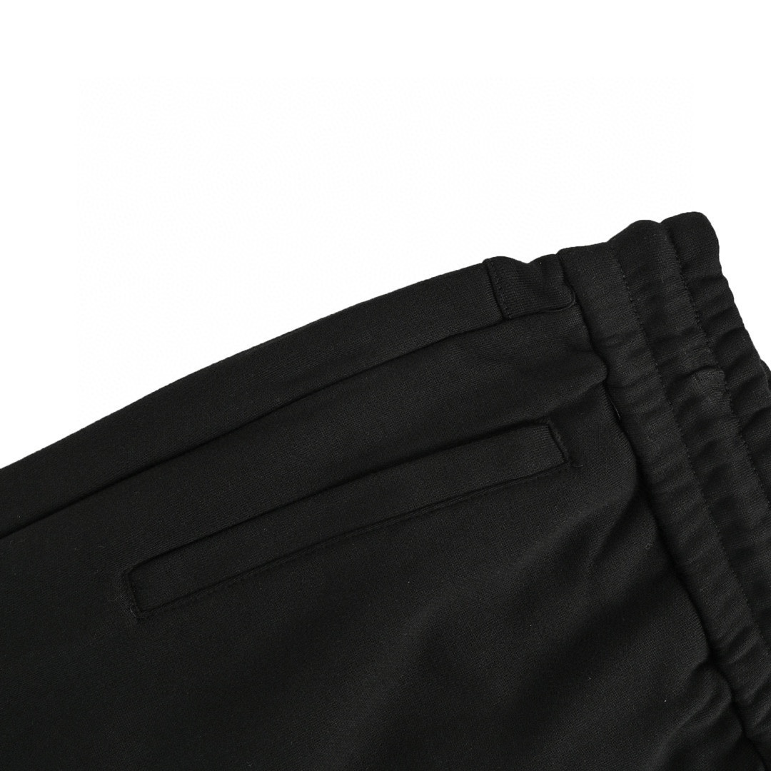 Burberry 24Fw metal warhorse logo trousers