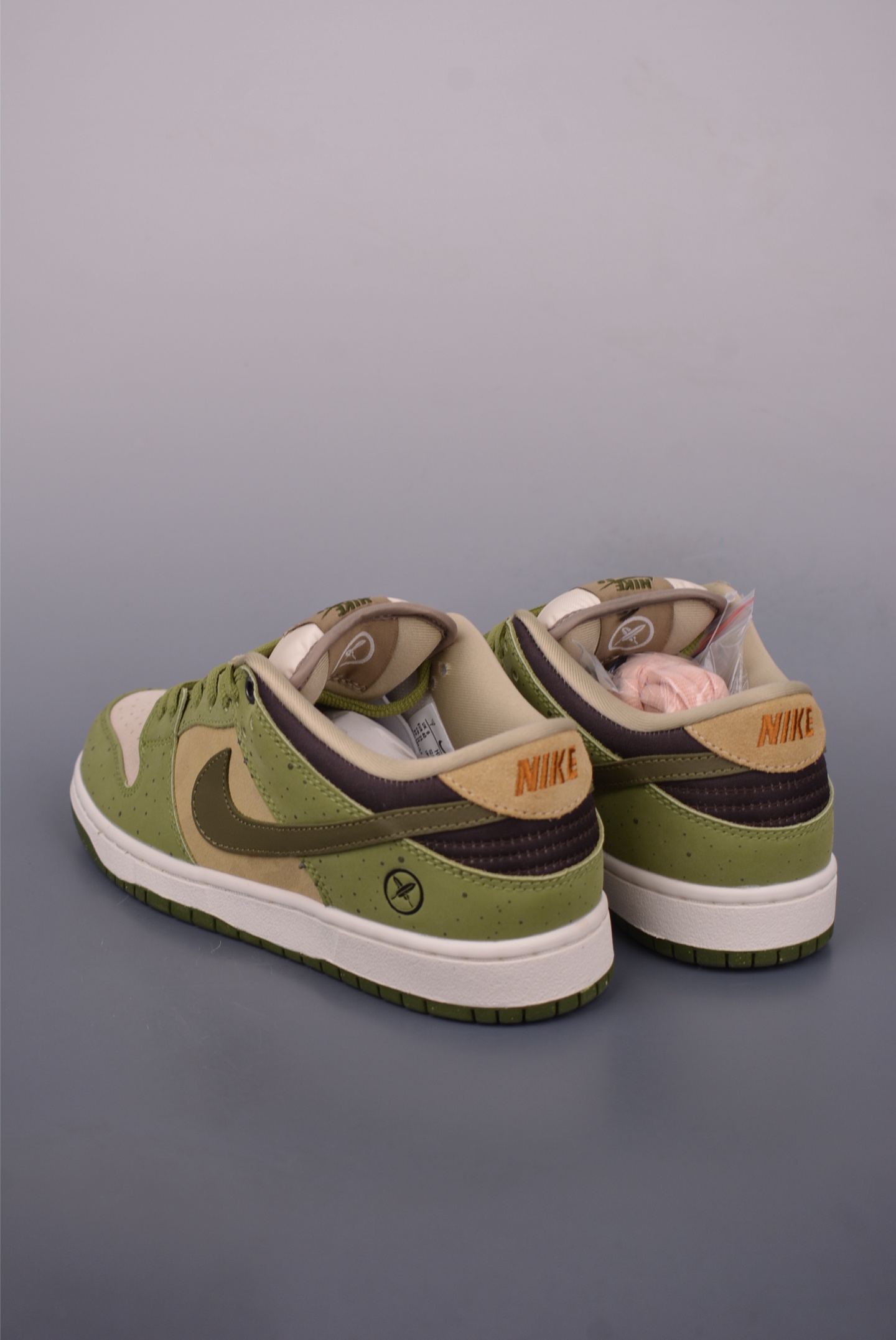 Yuto Horigome x Nike Dunk SB Low “Asparagus”HF8022-300