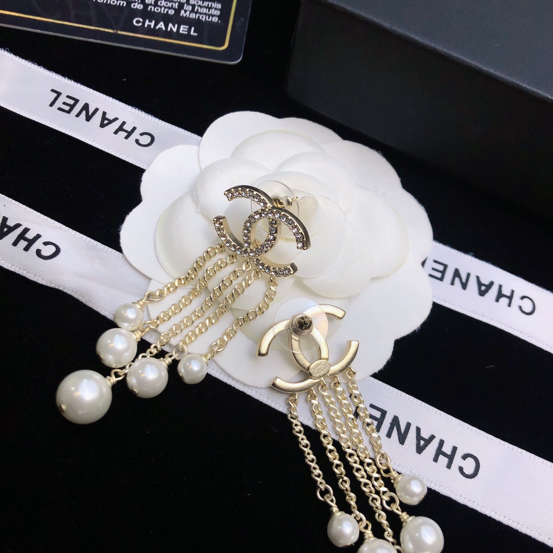 Chanel CC pendant pearl earrings with diamonds