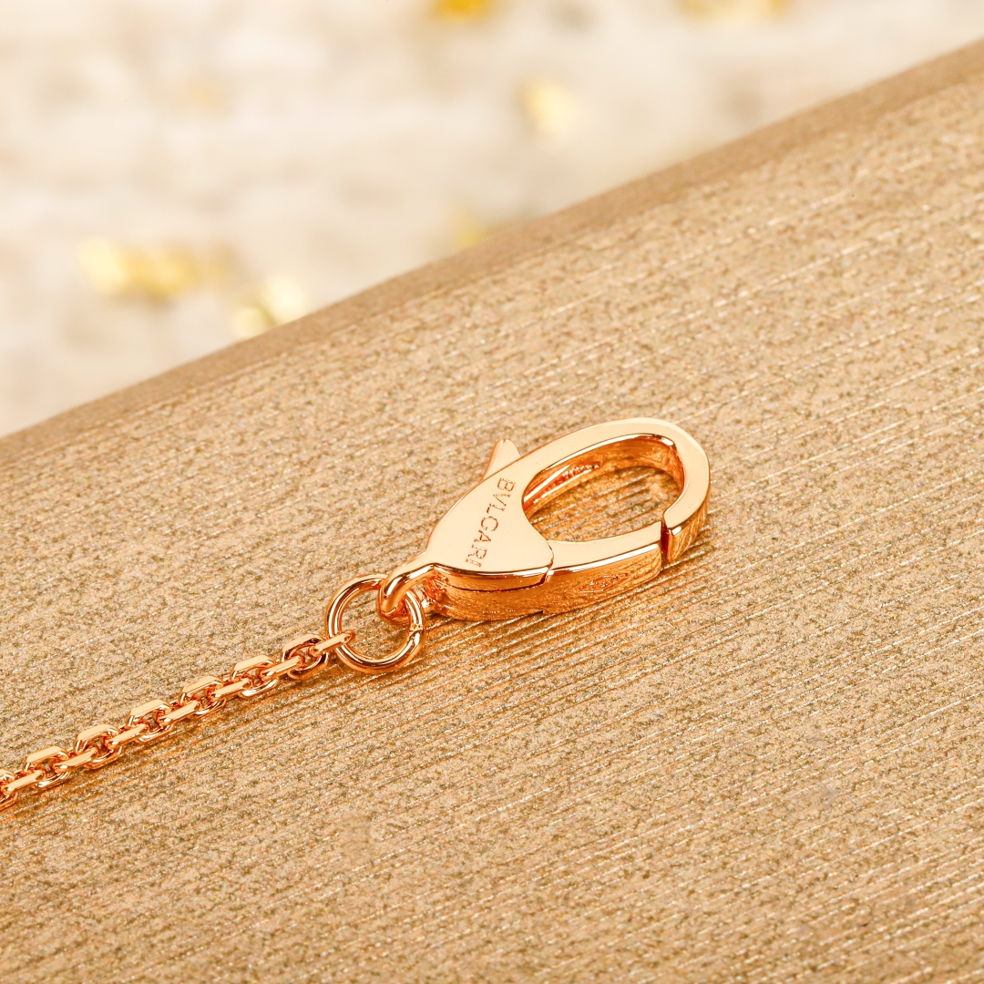 Bulgari fan-shaped agate diamond necklace