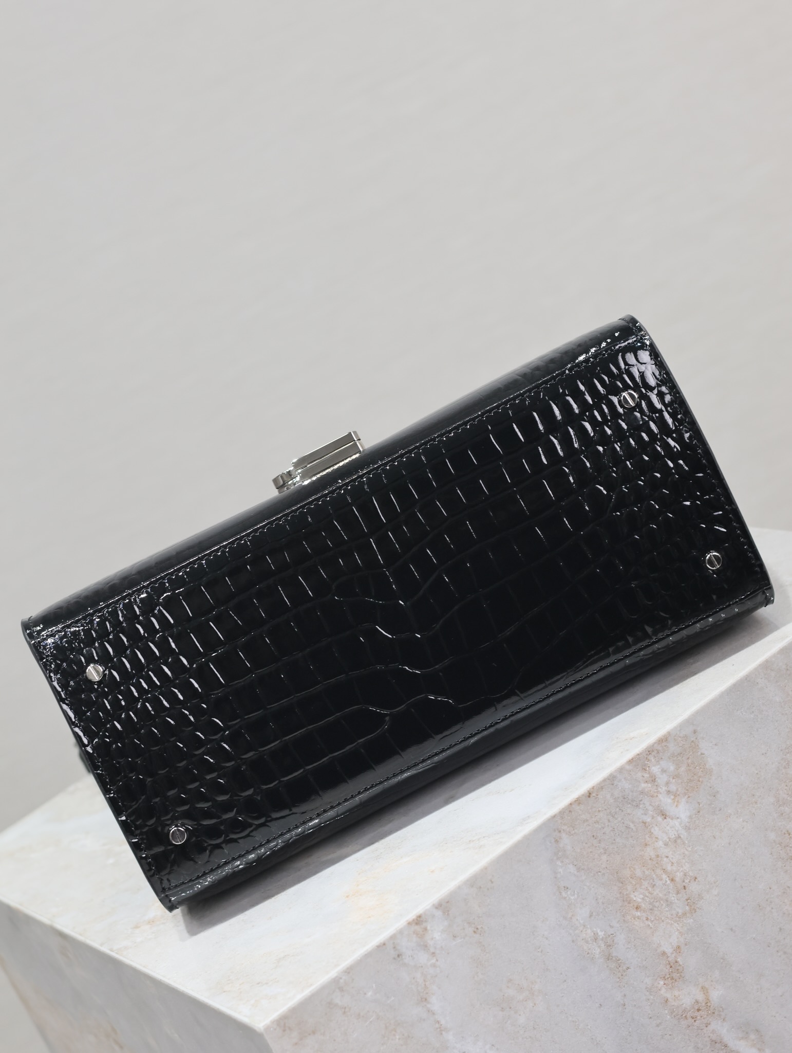 Yves Saint Laurent CASSANDRA Handbag 578000