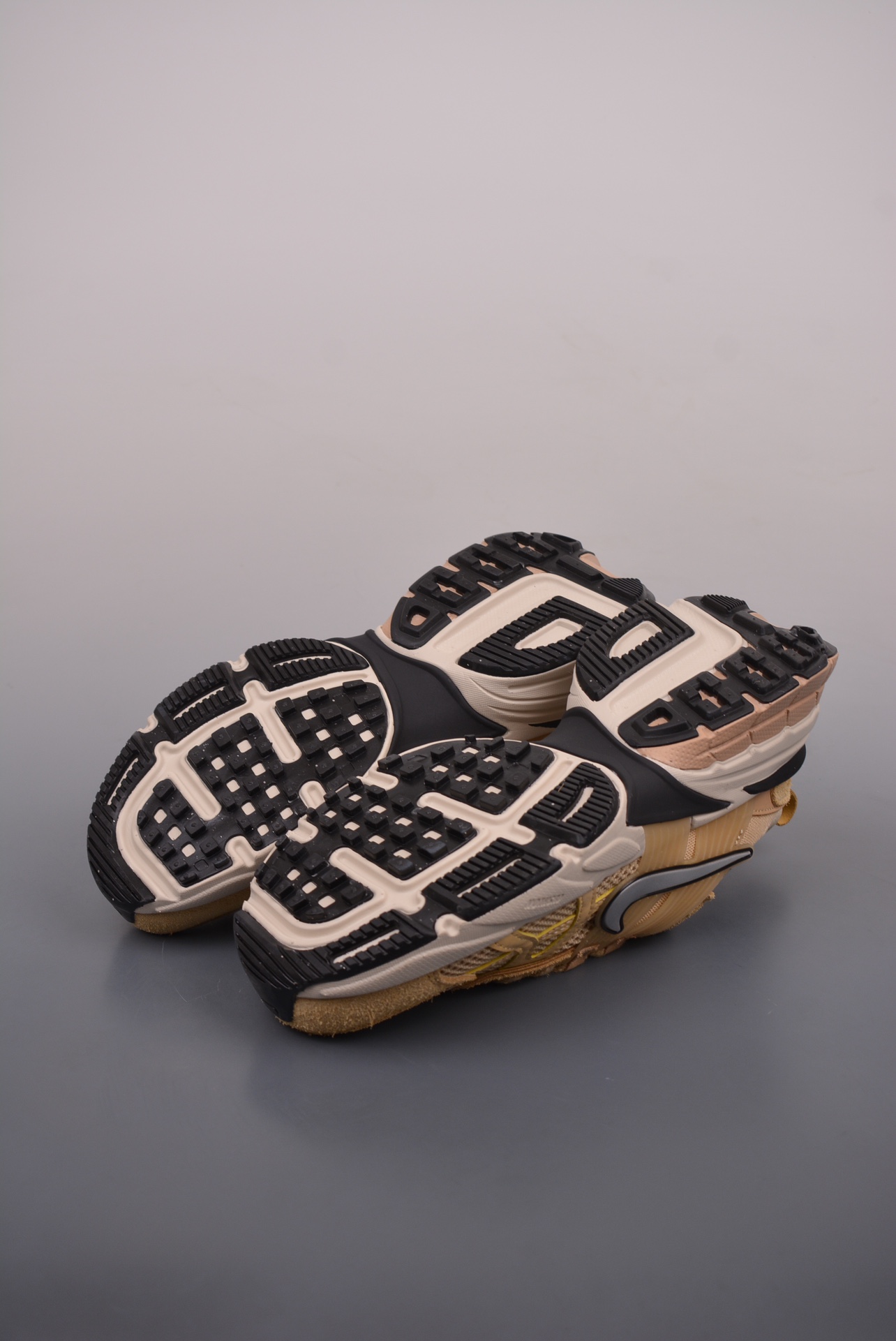 Nike Wmns V2K Runtekk Low Khaki FN6703-200