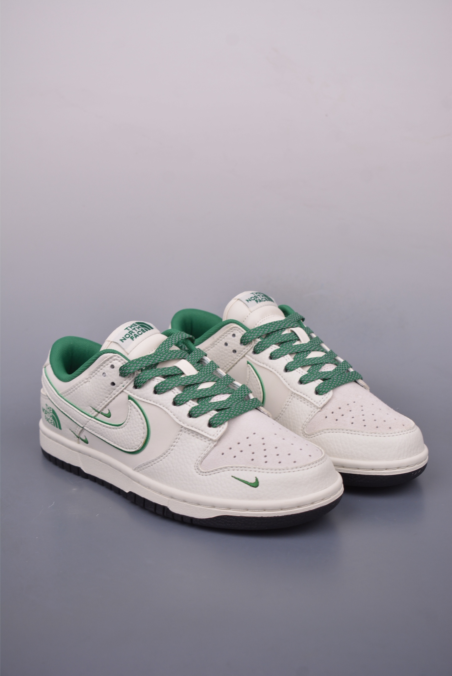 The North Face x Nike SB Dunk Low sneakers off-white green CY5979-112