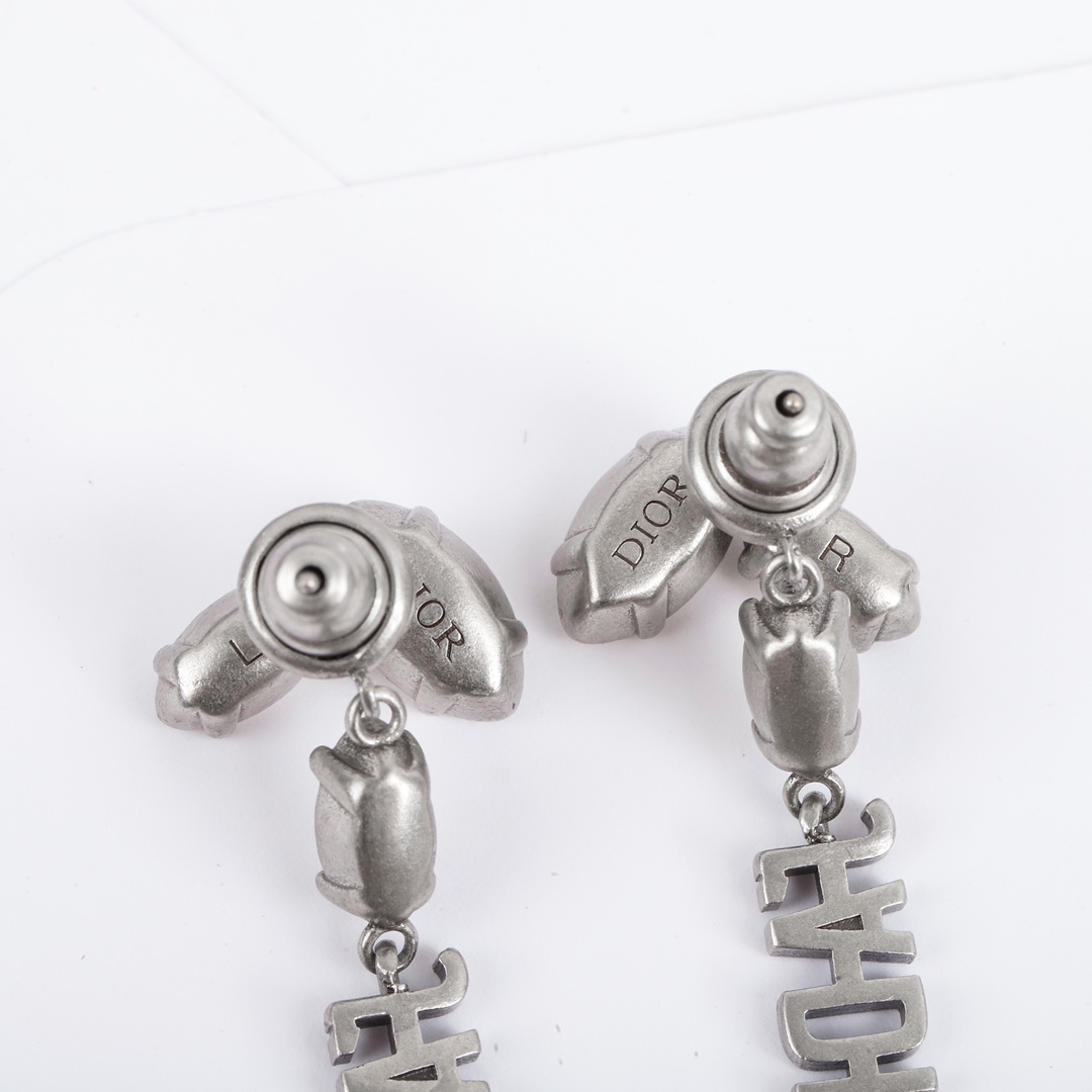 Dior Oval Pearl Earrings