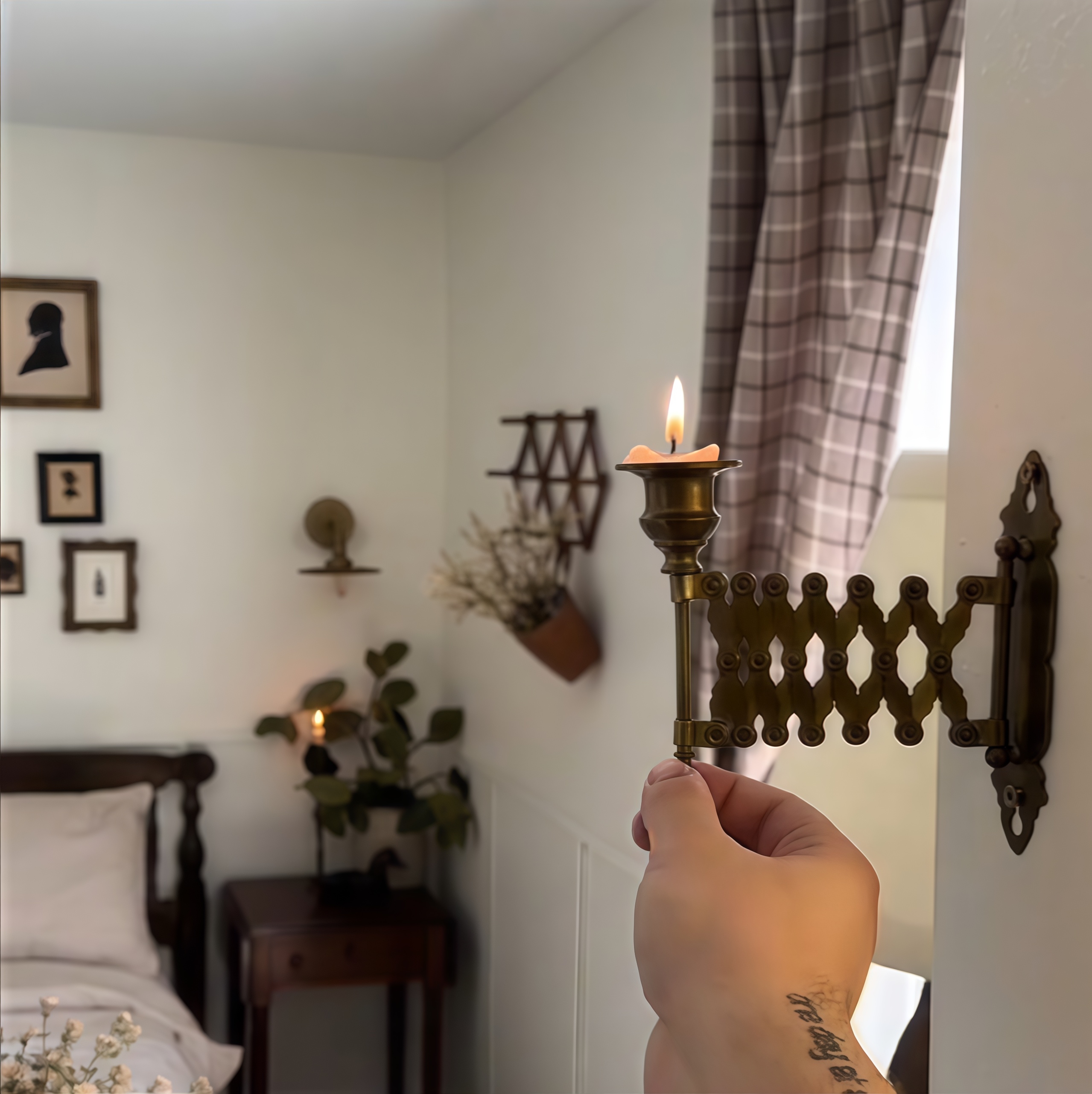 👍Last Day Promotion 50% OFF💥🔥Handmade 180° Rotatable Extending Vintage Wall-Mounted Candle Holder