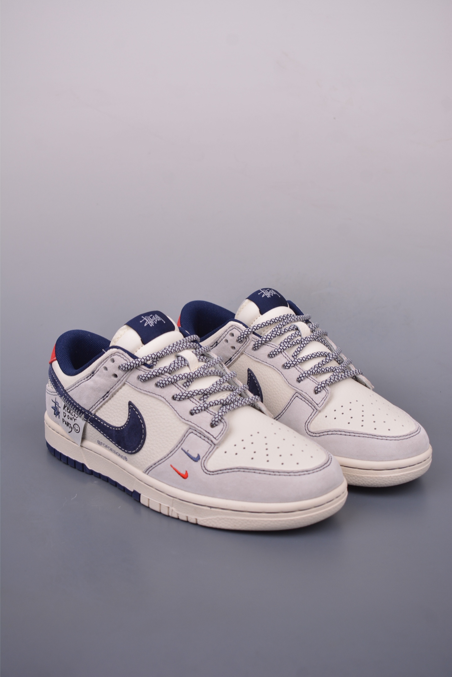 Stussy x Nike SB Dunk Low sneakers Off-white and dark blue YX5066-297