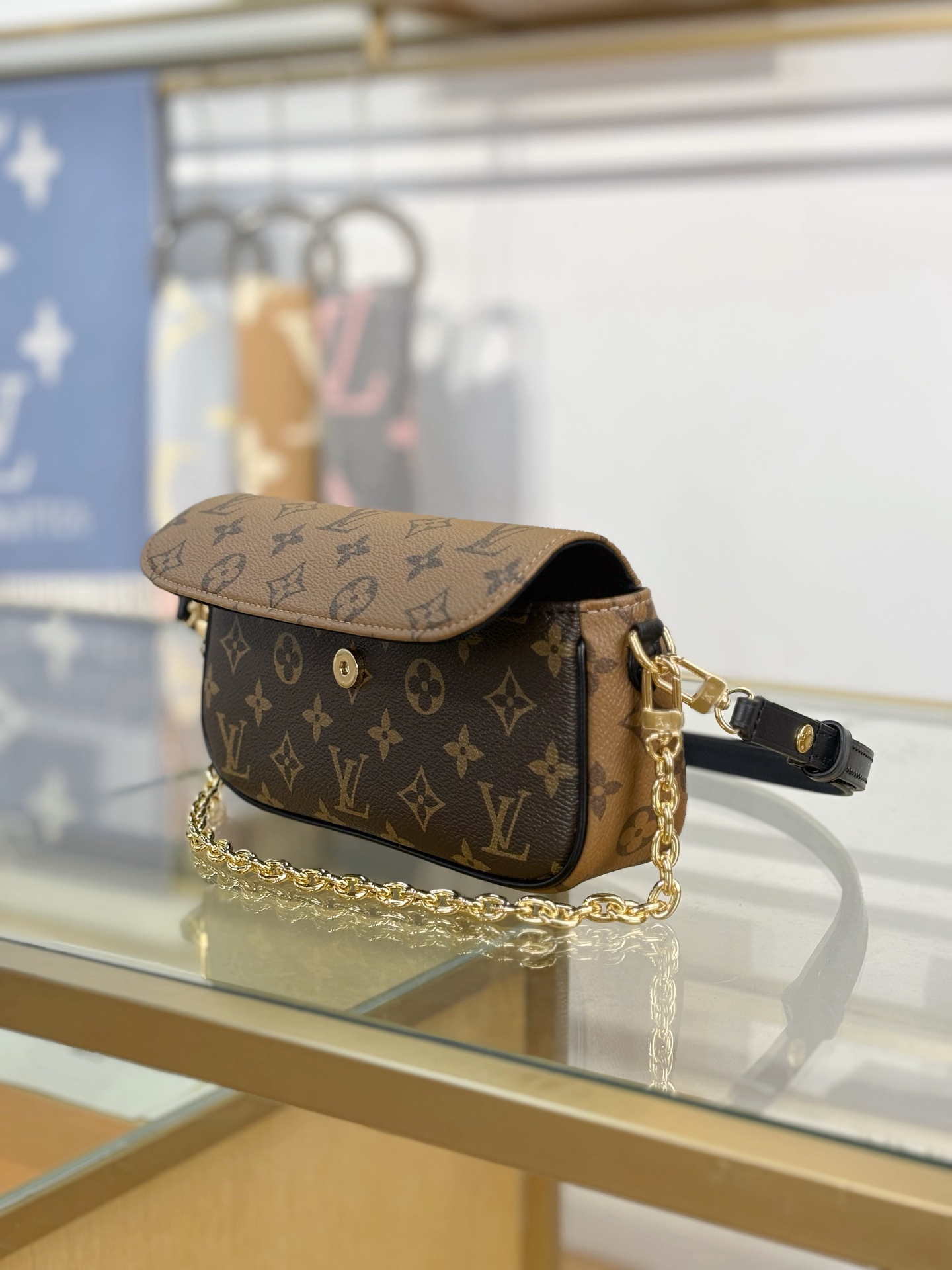 Louis Vuitton WALLET ON CHAIN ​​IVY Handbag M26587
