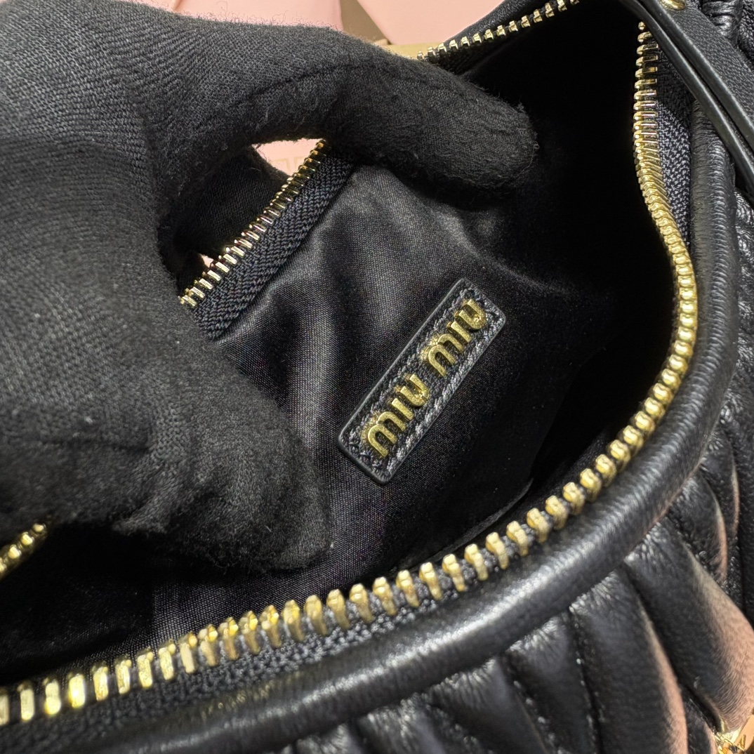 Miu Miu Wander Medium Handbag 5BC153