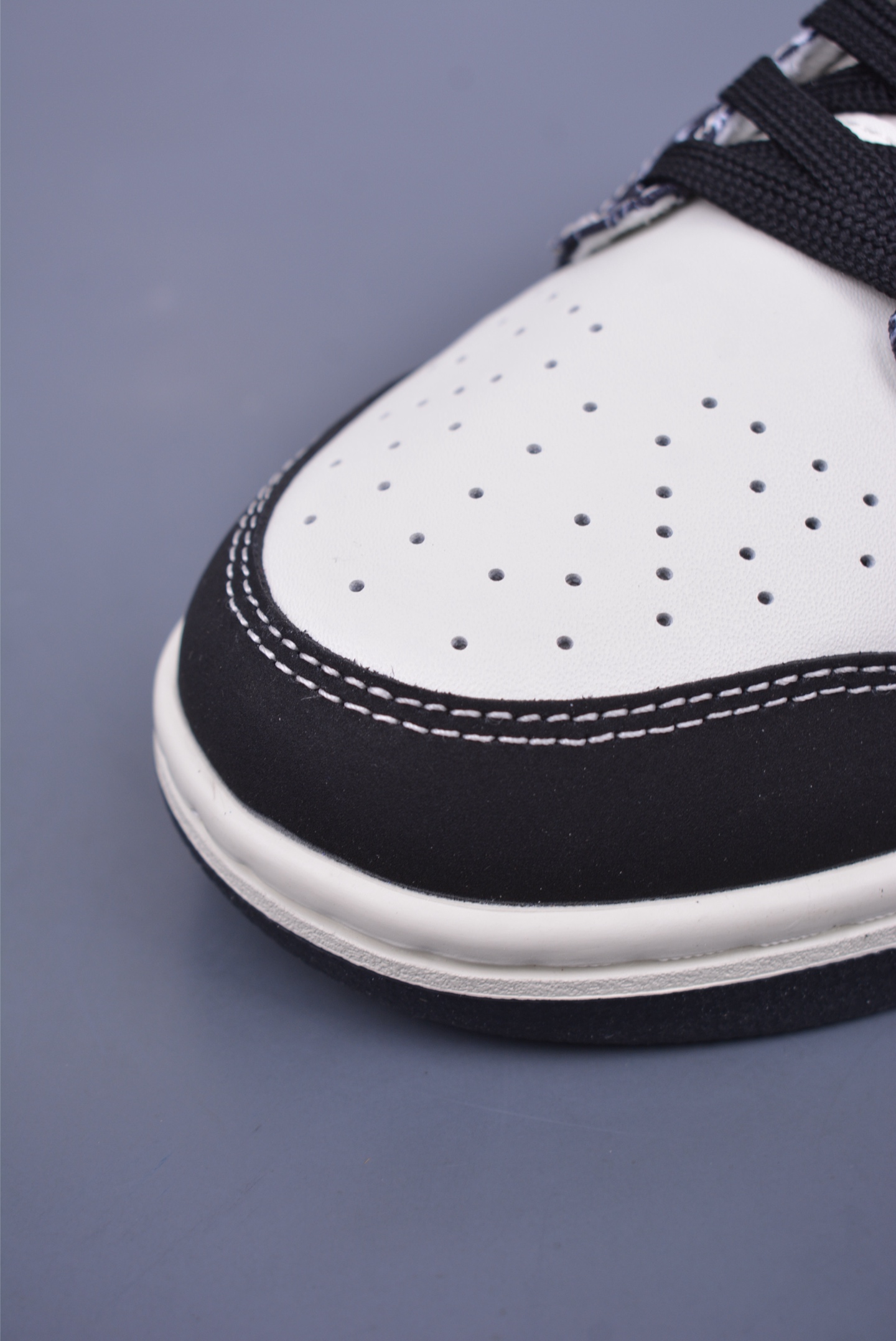 LV x Nike SB Dunk Low Sneakers QF15681-124