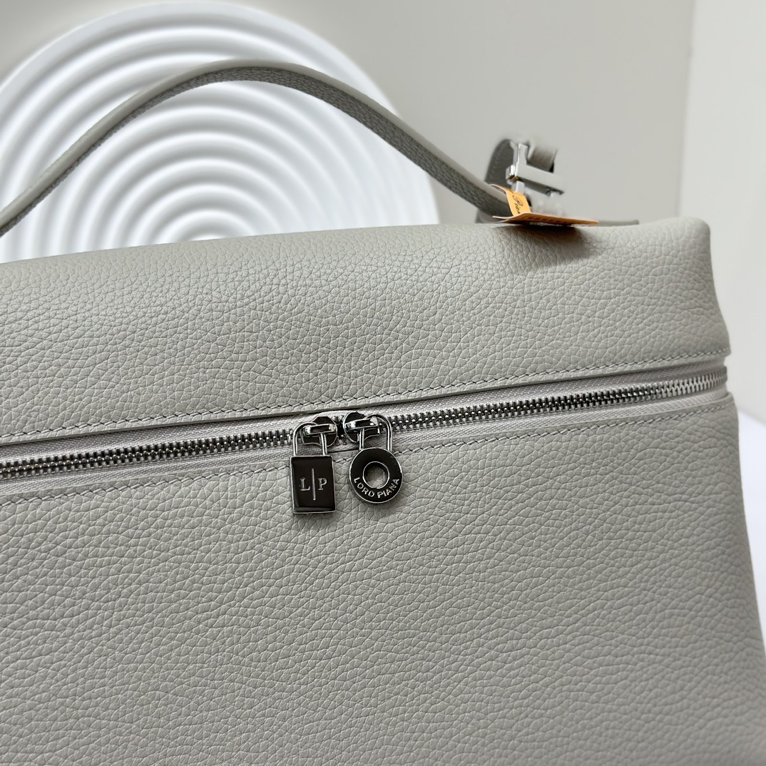 Loro Piana Extra poet L27 Clutch FAI8511
