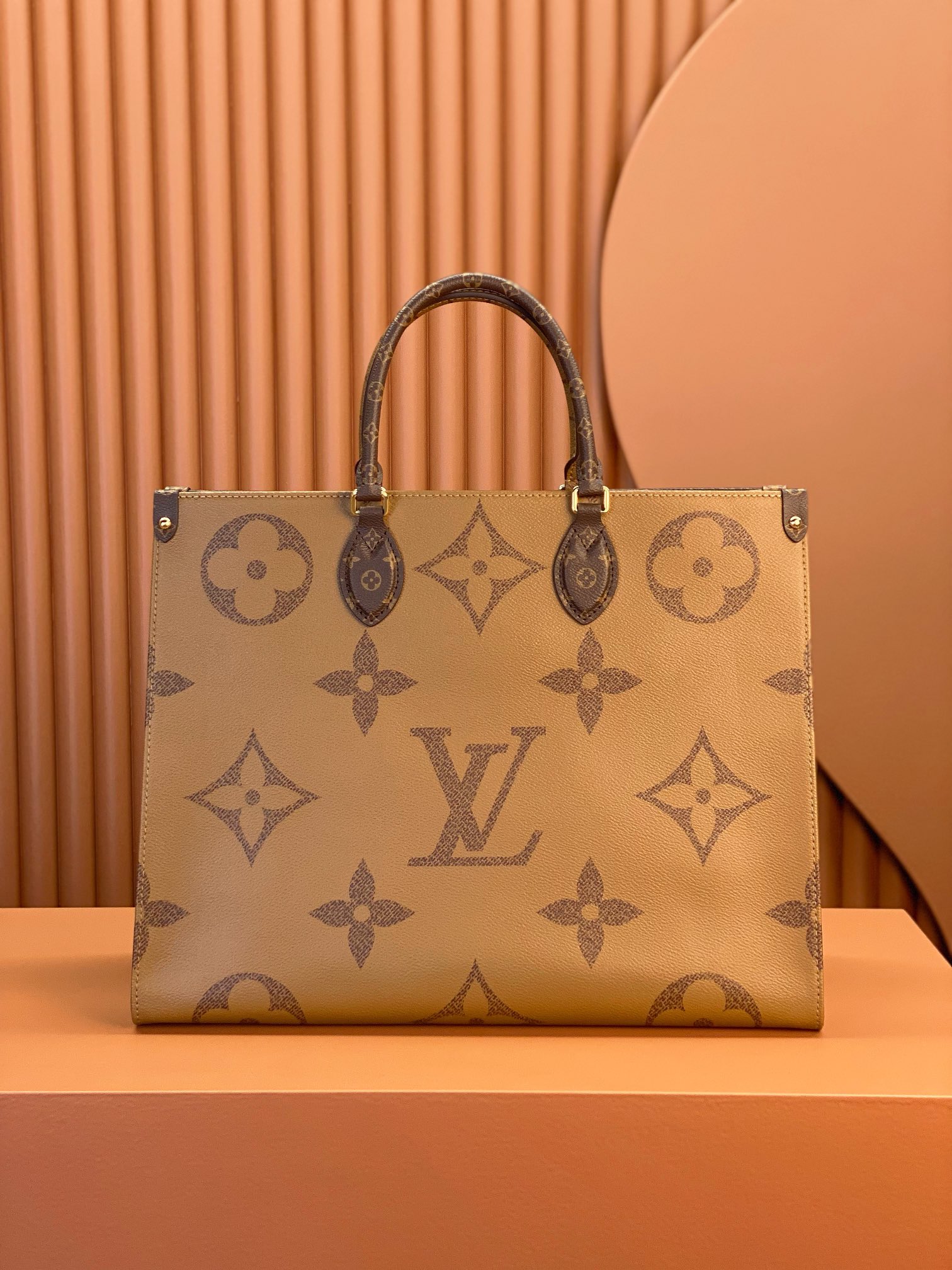 Louis Vuitton ONTHEGO Large Handbag M44576